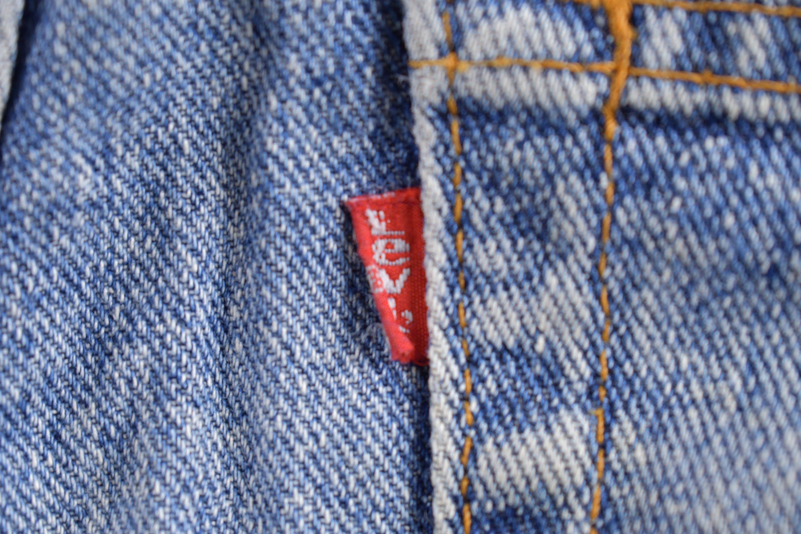 Vintage 1990s Levi's 550 Red Tab Jeans Size 34 x 31
