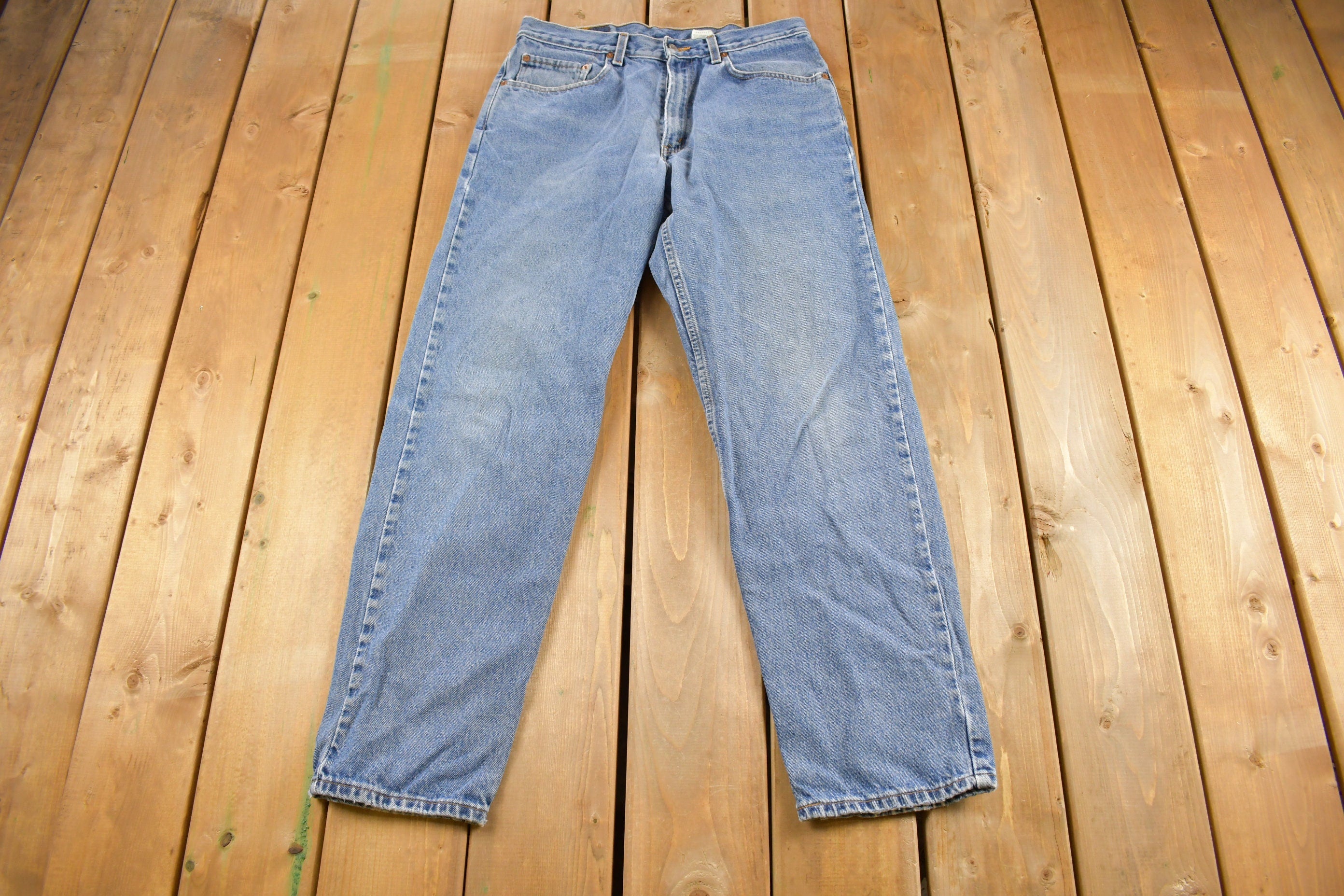 Vintage 1990s Levi's 550 Medium Wash Denim Jeans Size 34 x 31