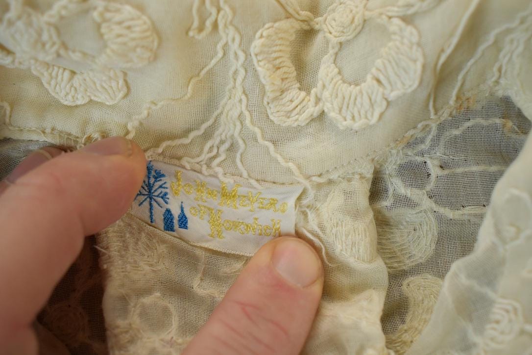 Vintage 1960s Lace Floral Knit Abstract Pattern Crewneck Sweater Women's Small