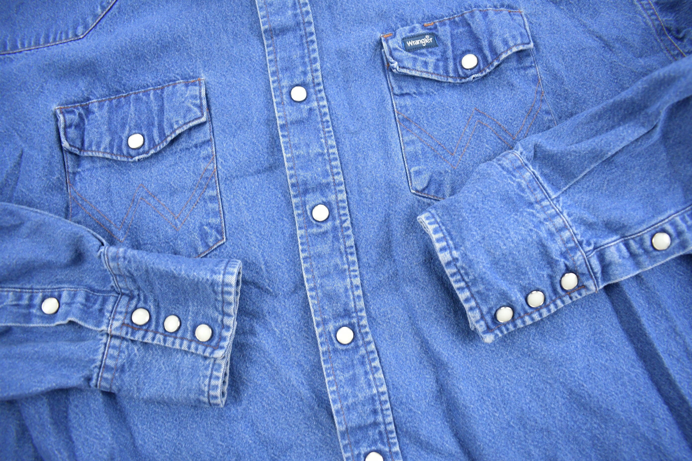 Vintage 1990s Wrangler Western Style Denim Snap Button Shirt