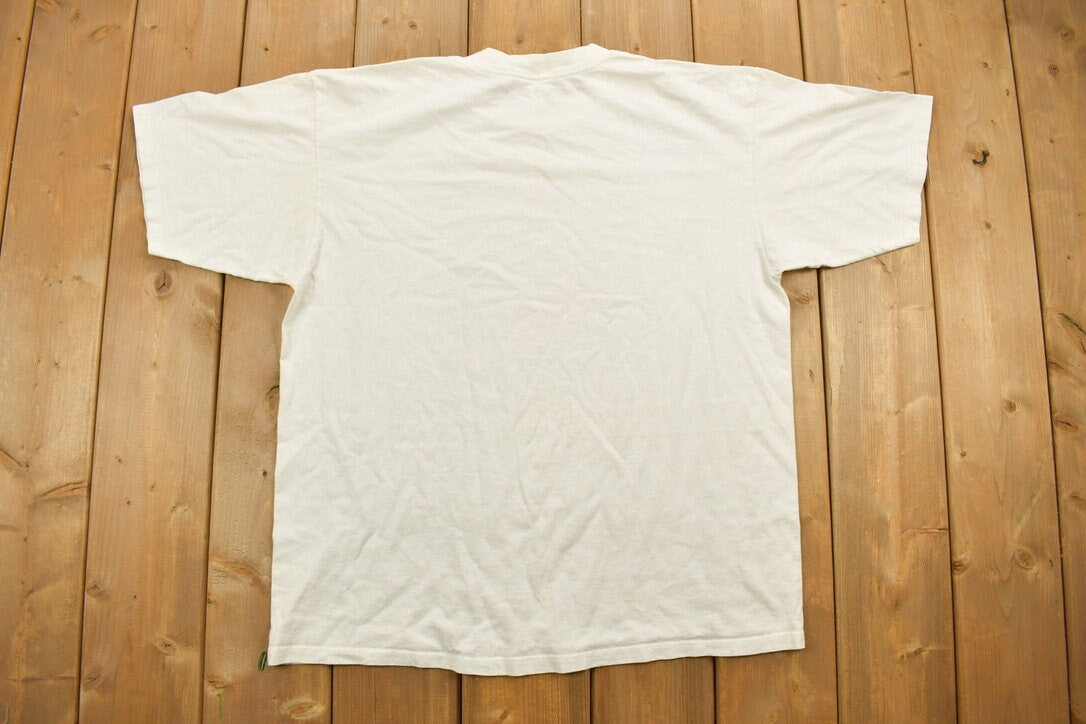 Vintage 1995 Quebec Ca Marche Graphic T-Shirt