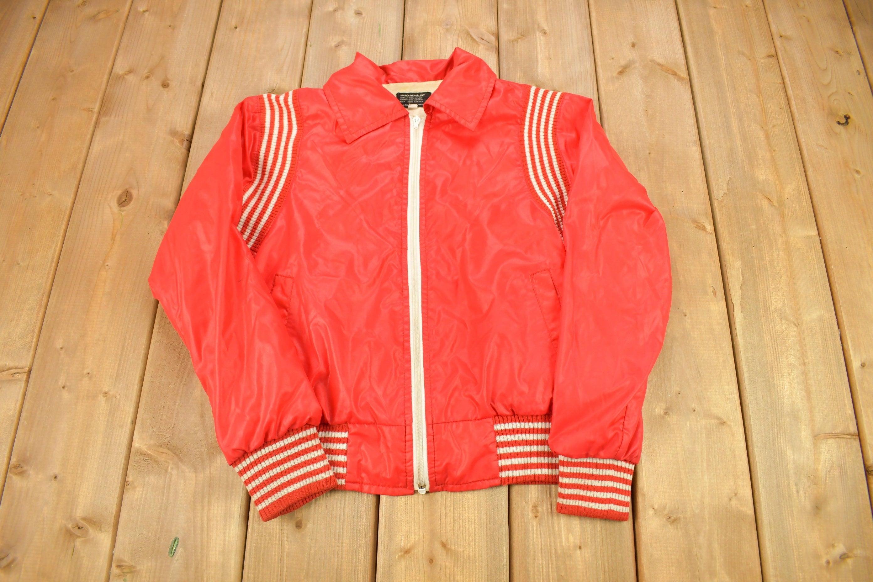 Vintage 1970s Blank Red Water Repellent Windbreaker Jacket /