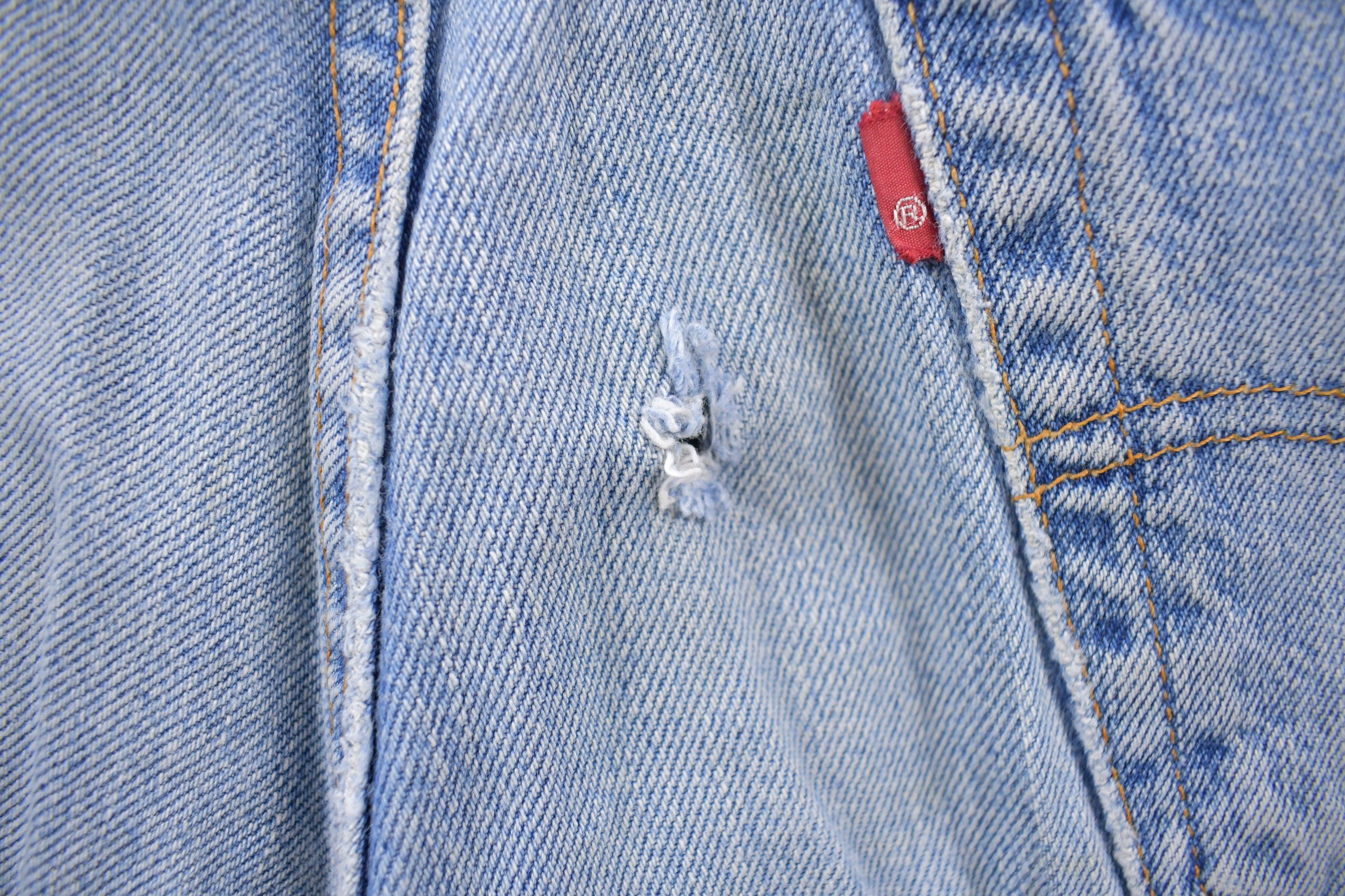 Vintage 1990s Levi's 550 Red Blank Tab Denim Jeans Size 32 x 29