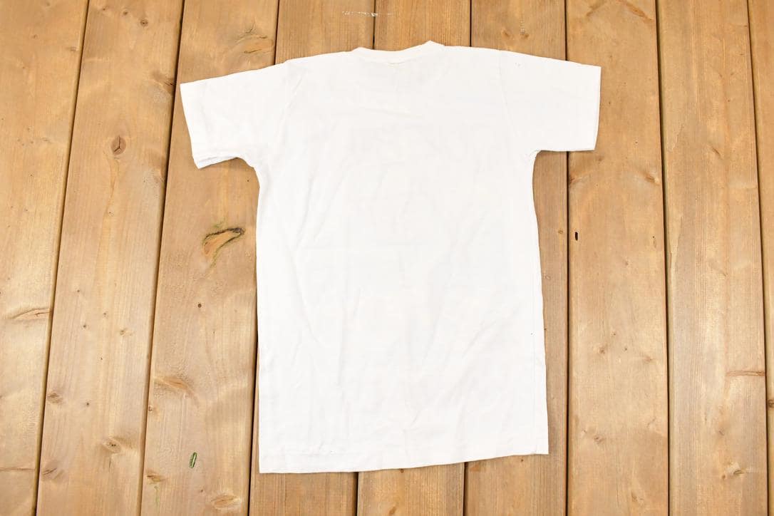 Vintage 1990s Quebec Canada Souvenir Travel T-Shirt Youth S