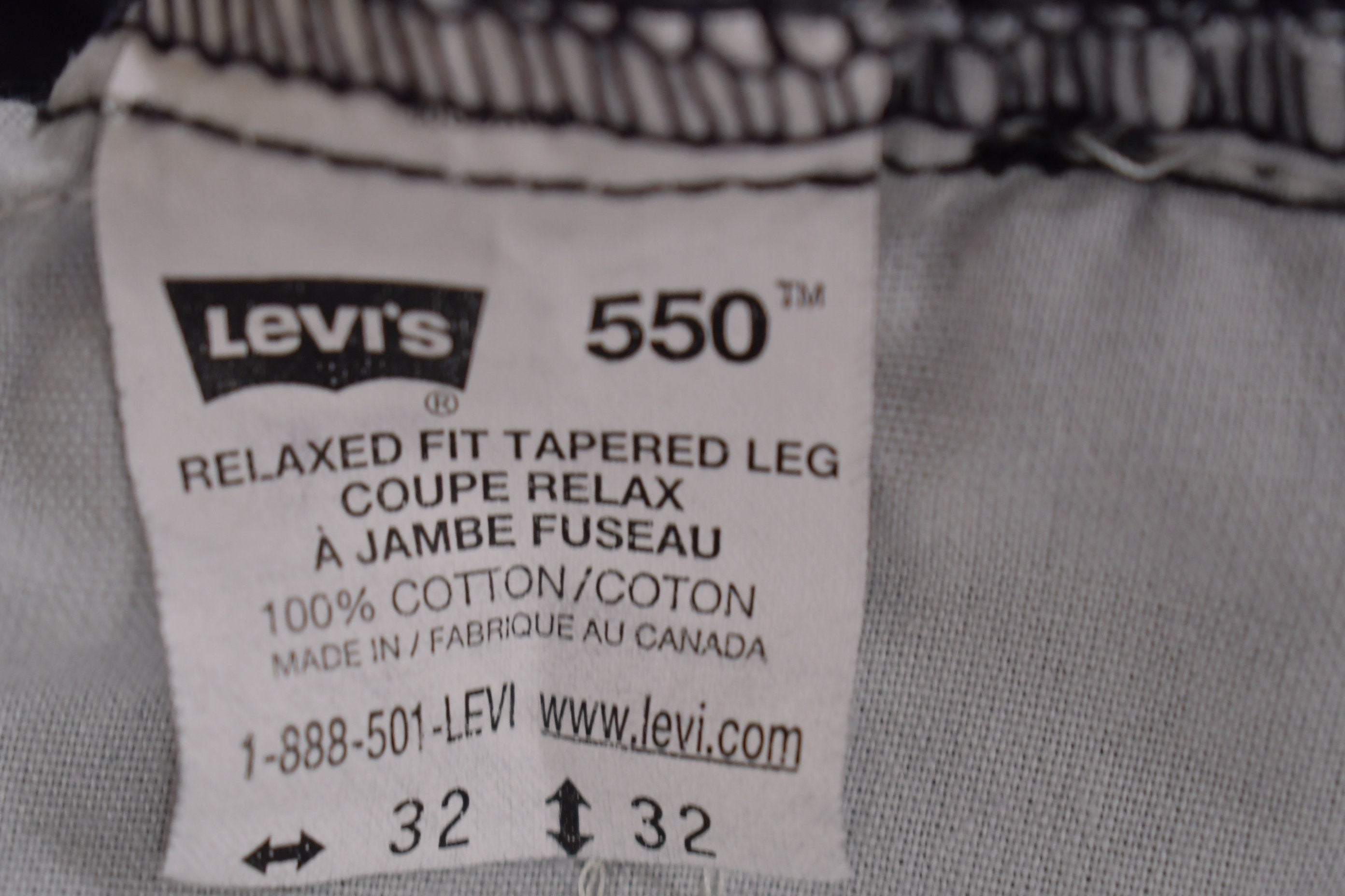 Vintage 1990s Levi's 550 Red Tab Denim Jeans Size 19 x 29