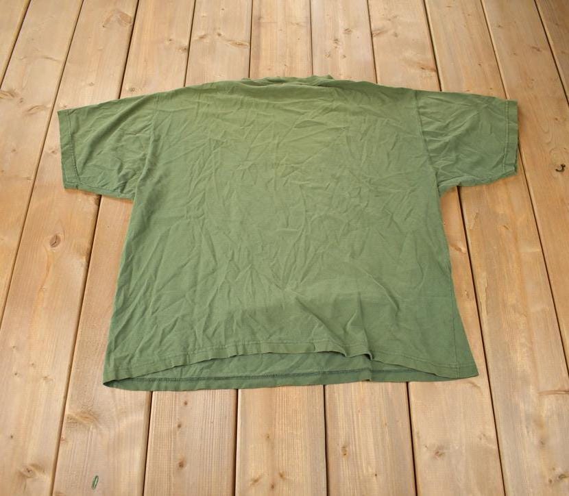 Vintage 1990s Canada Embroidered International Sport Souvenir Travel T Shirt