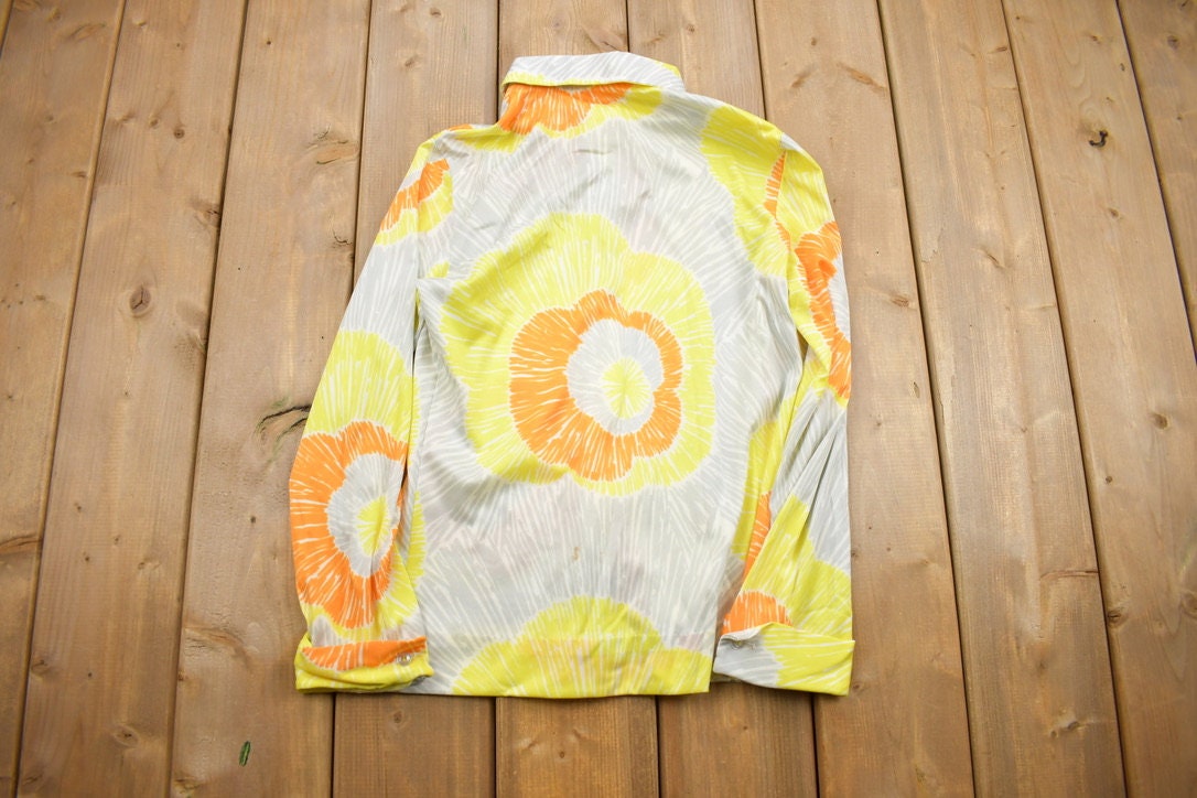 Vintage 1970s All Over Print Psychedelic Style Button-Up Shirt / Vintage Streetwear / Retro Style / Daggar Collar