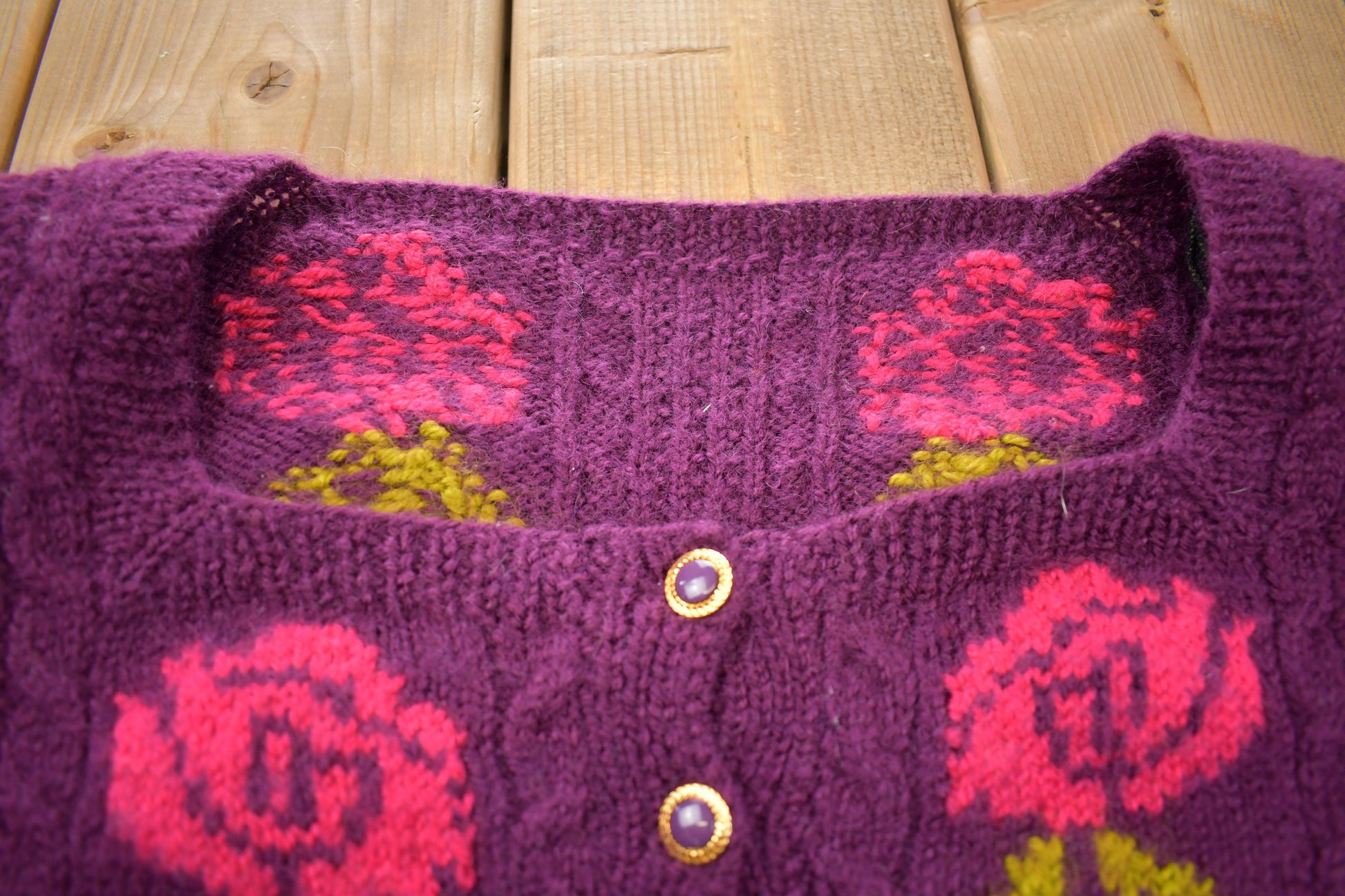 Vintage 1980s 100% Wool Knit Flowers Sweater