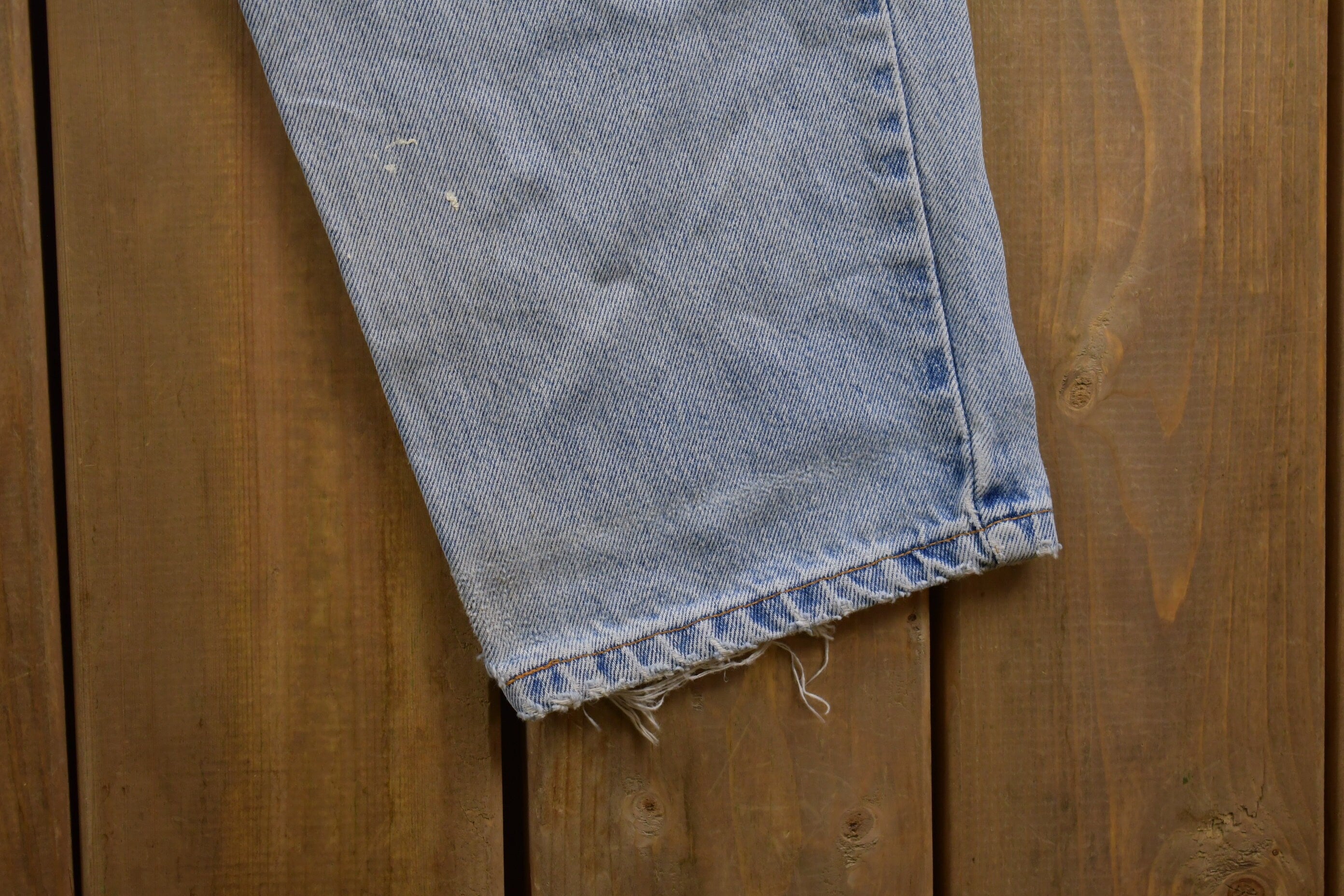 Vintage 1990s Levi's 550 Red Tab Distressed Denim Jeans Size 32 x 31