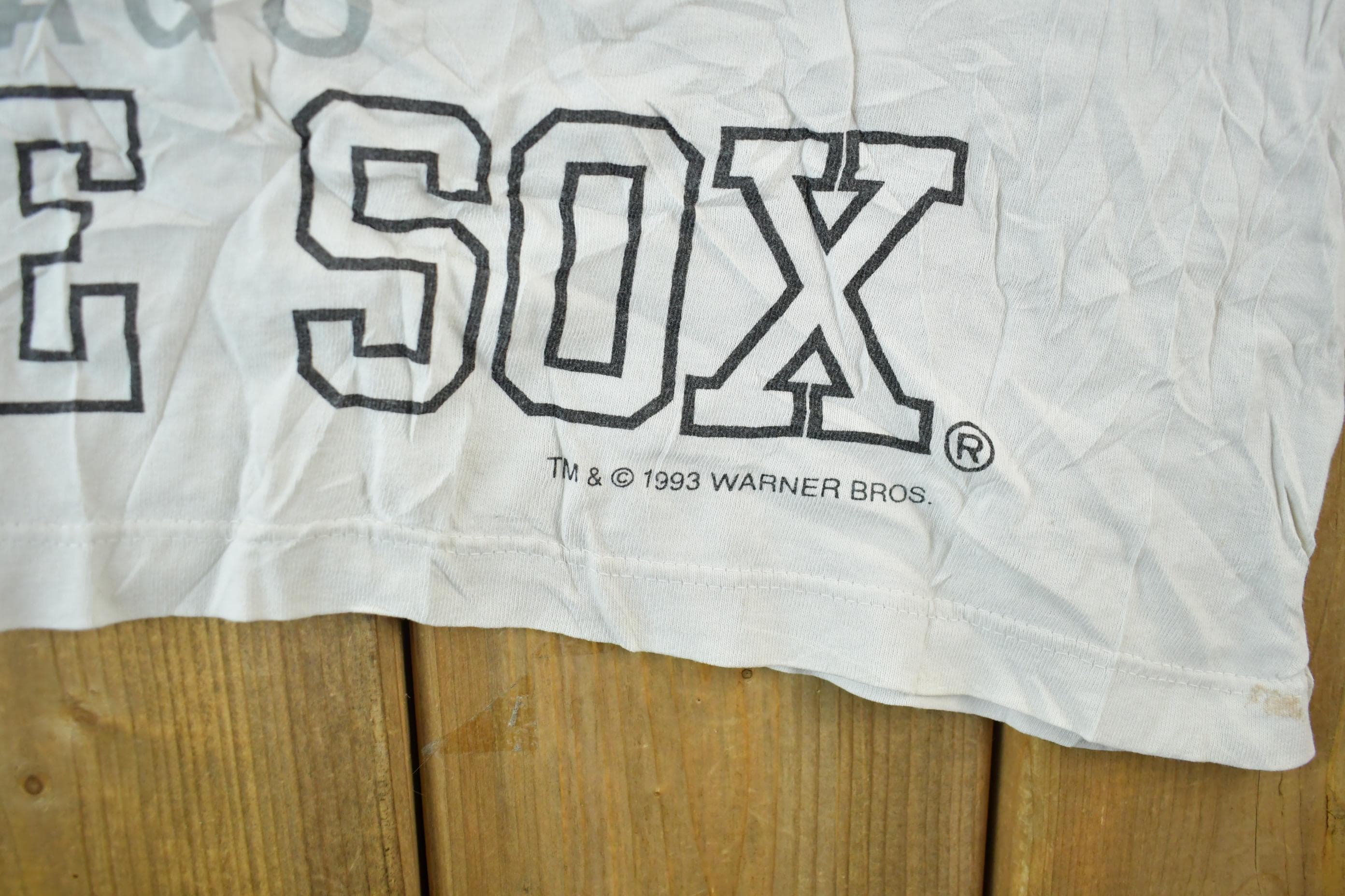 Vintage 1990s Looney Tunes Chicago White Sox MLB Cartoon Promo T-Shirt / Distressed / 90s Graphic Tee / Taz / Made In USA / Baseball