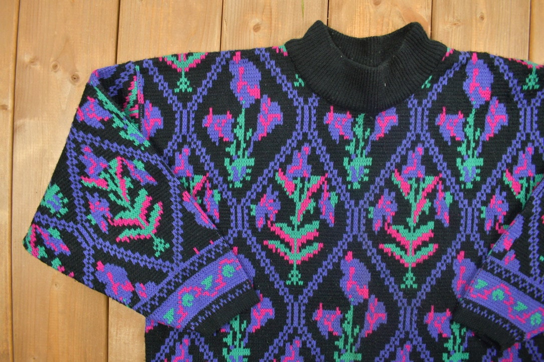 Vintage 1990s All Over Pattern Knitted Crewneck Sweater /