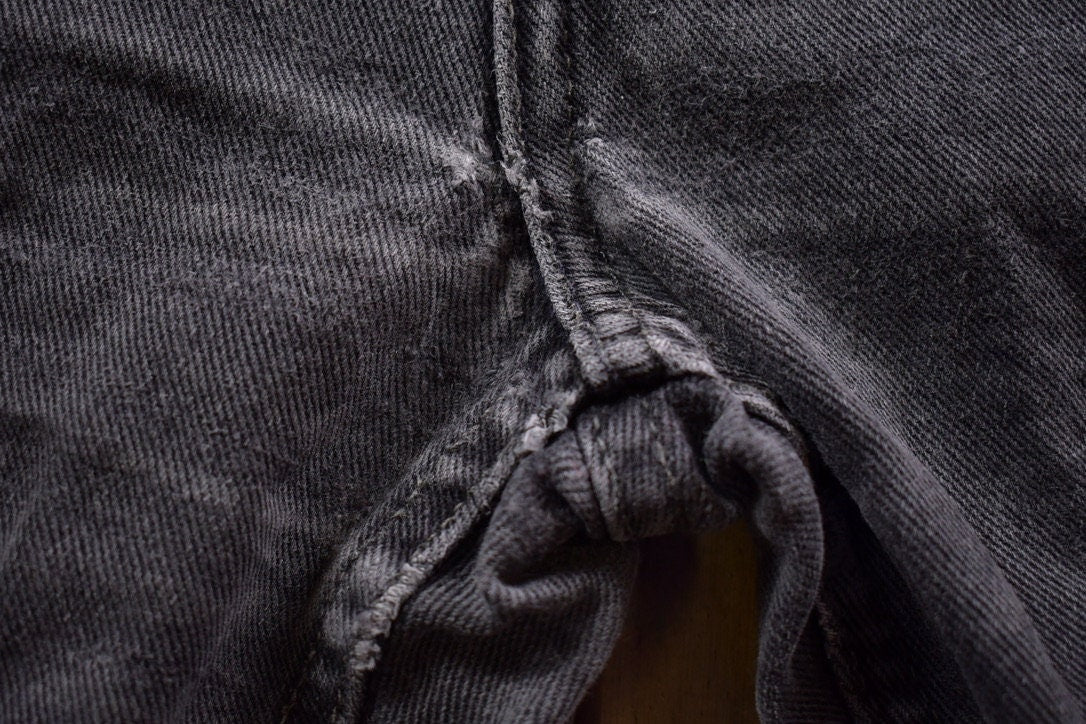 Vintage 1990s Black Levi's 505 Red Tab Denim Jeans Size 32 x 30