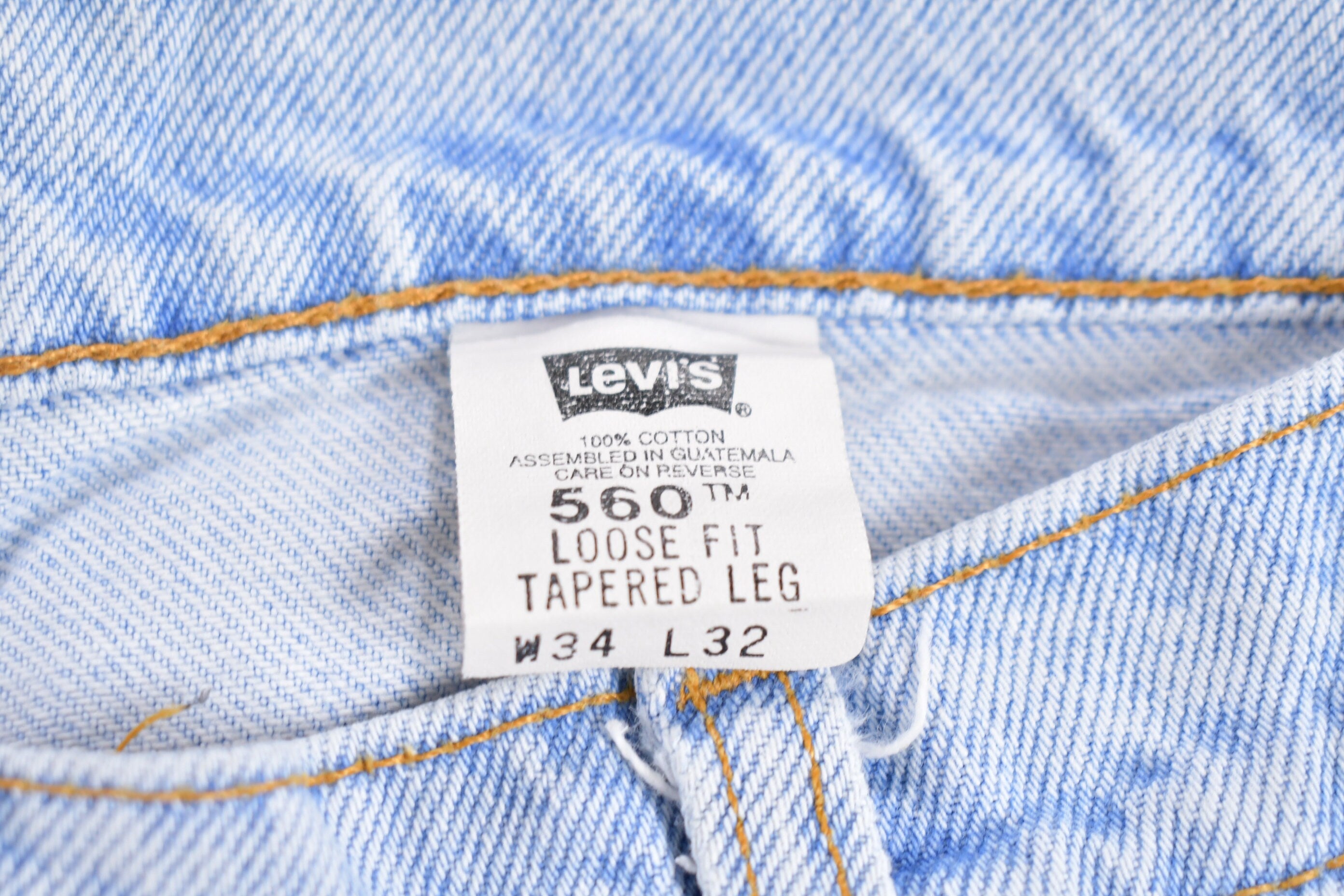 Vintage 1990s Levi's 560 Red Tab Jeans Size 16 x 32