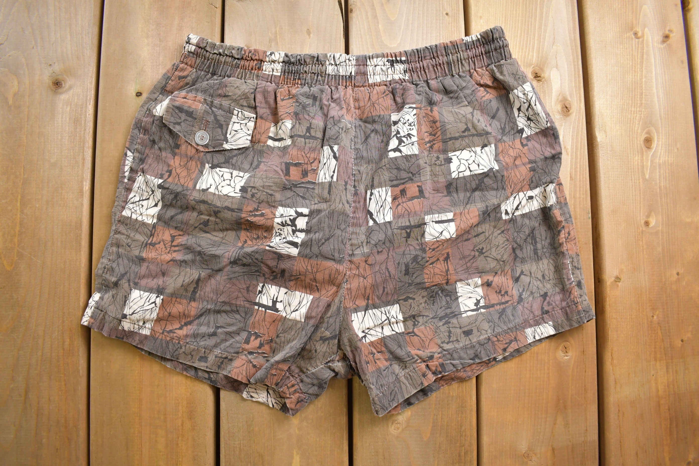 Vintage 1990s All Over Pattern Print Shorts Size 30