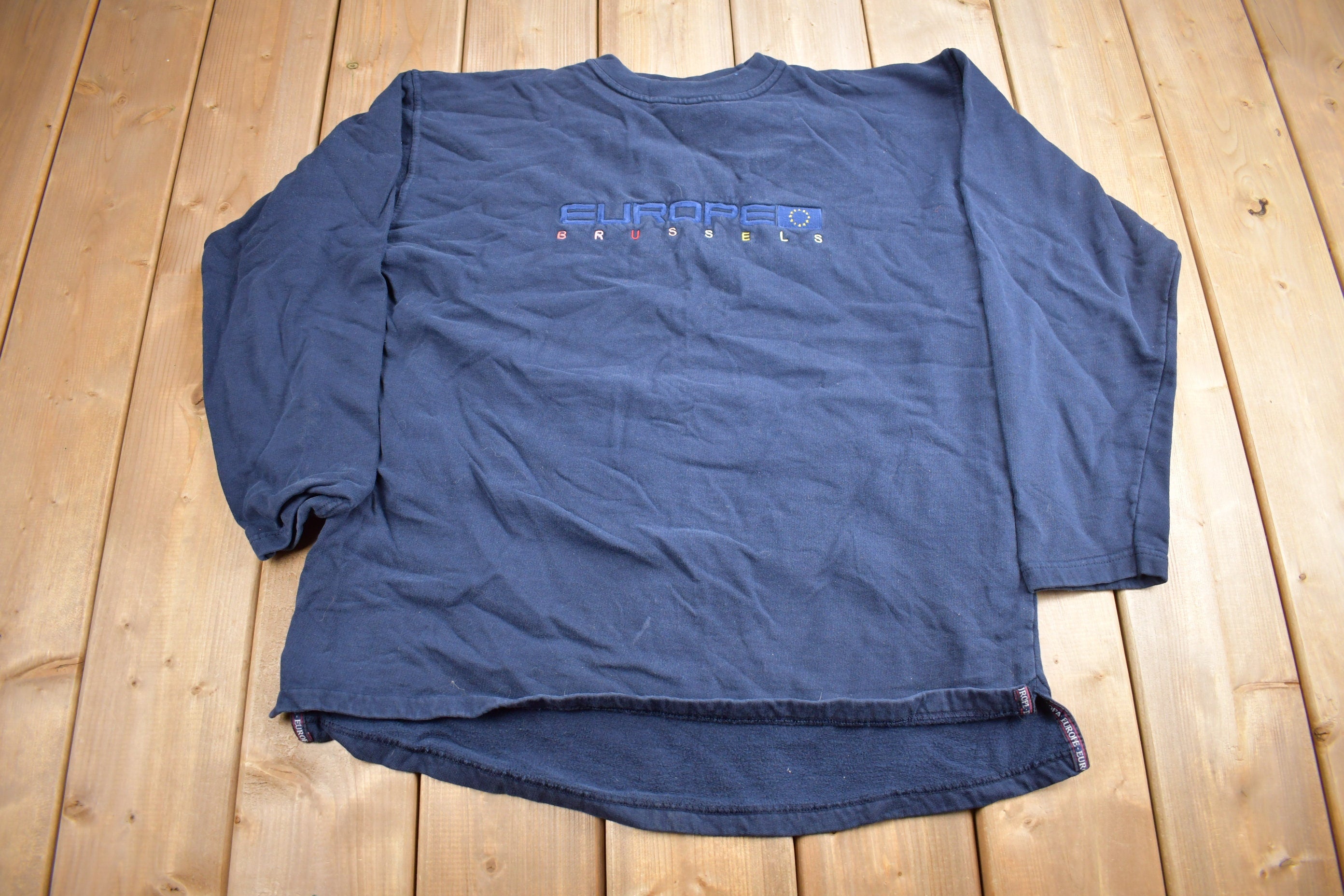 Vintage 1990s Europe Brussels Embroidered Crewneck Sweatshirt