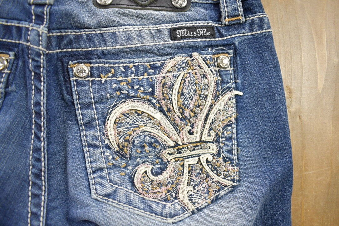 Vintage Y2K Miss Me Bedazzled Low Rise Jeans Size 26x31