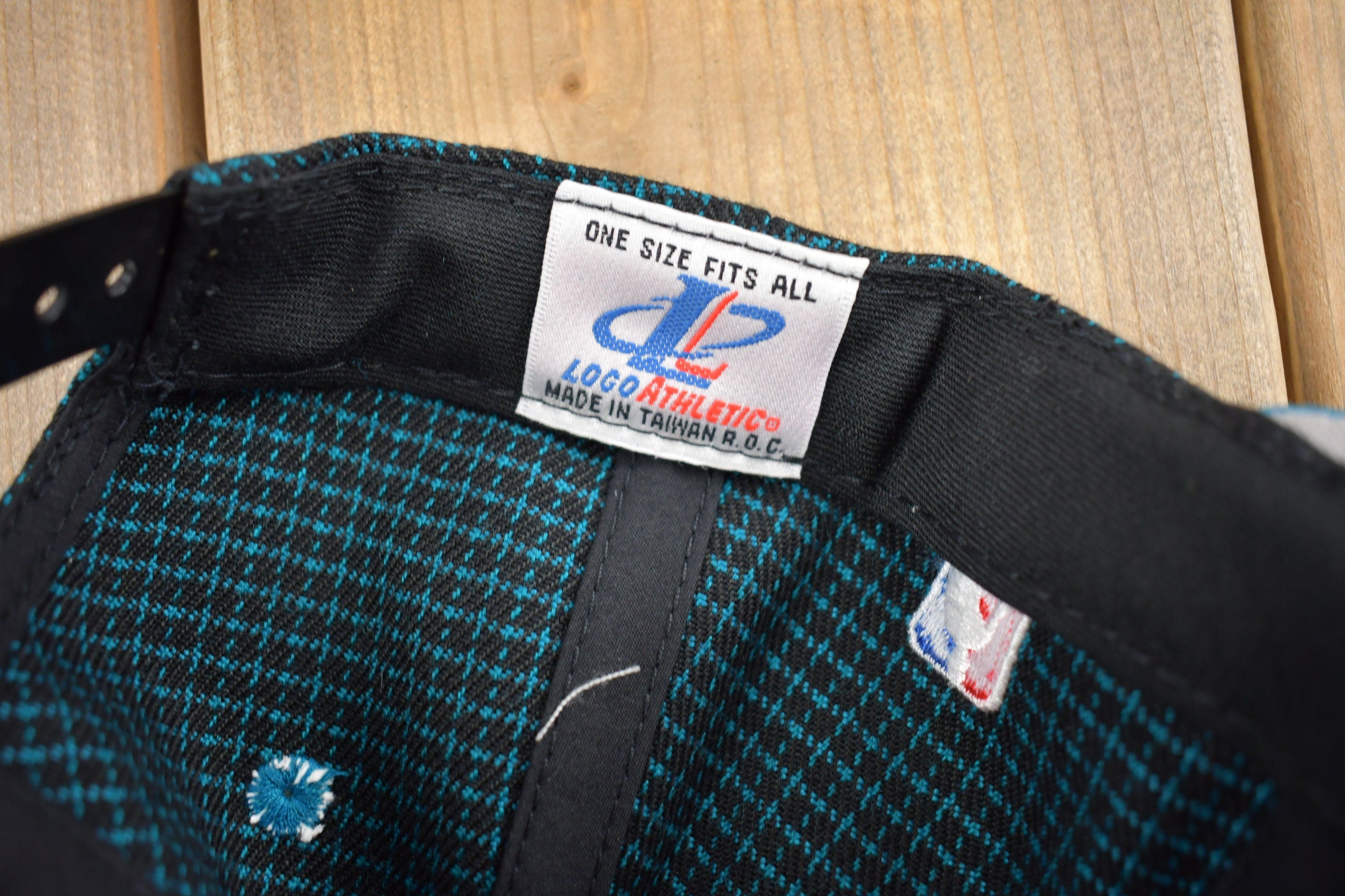 Vintage 1990s Deadstock Detroit Pistons NBA Logo 7 Snap Back /