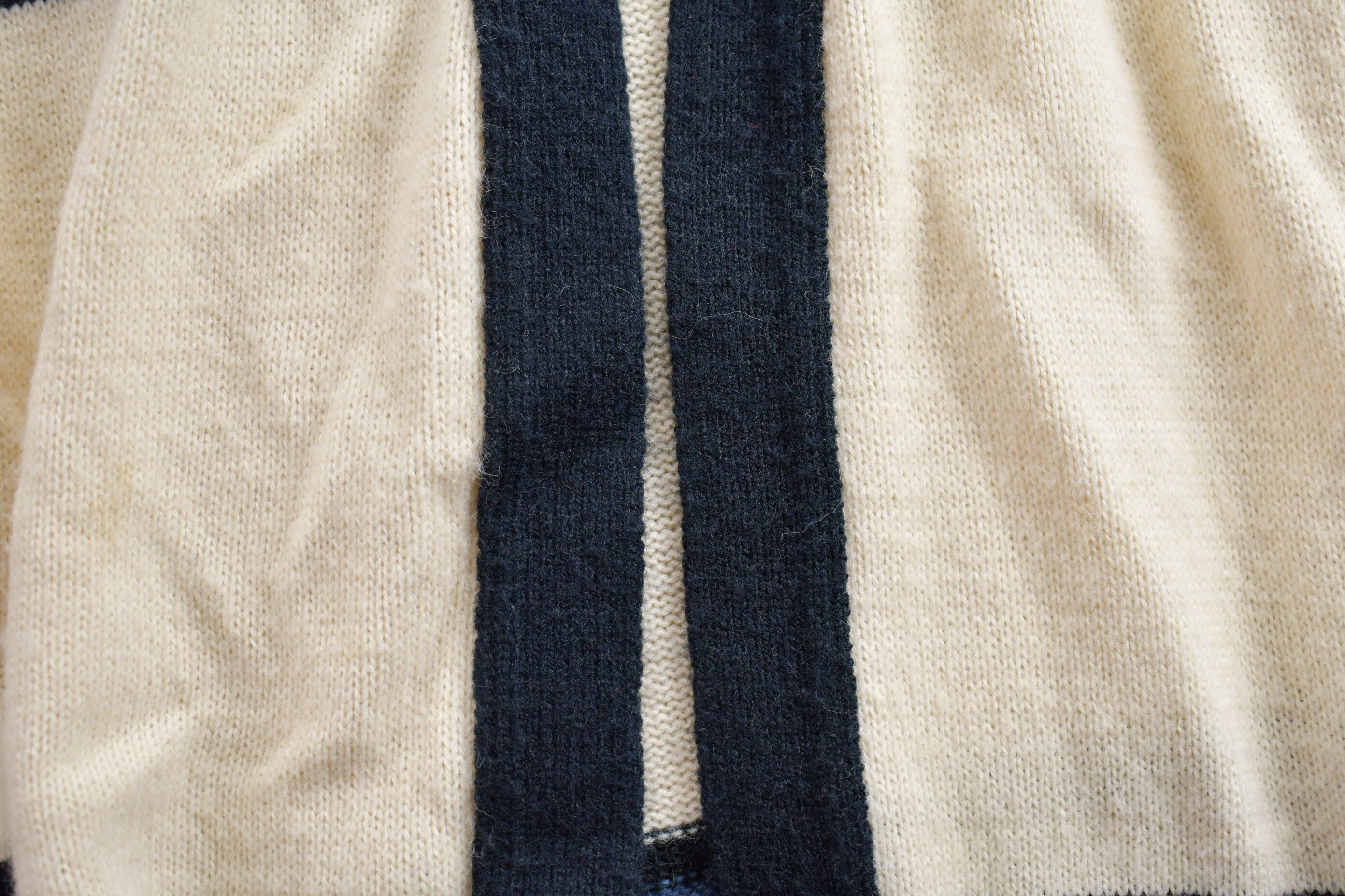 Vintage 1990s 100% Acrylic Knitted Patterned Cardigan Sweater