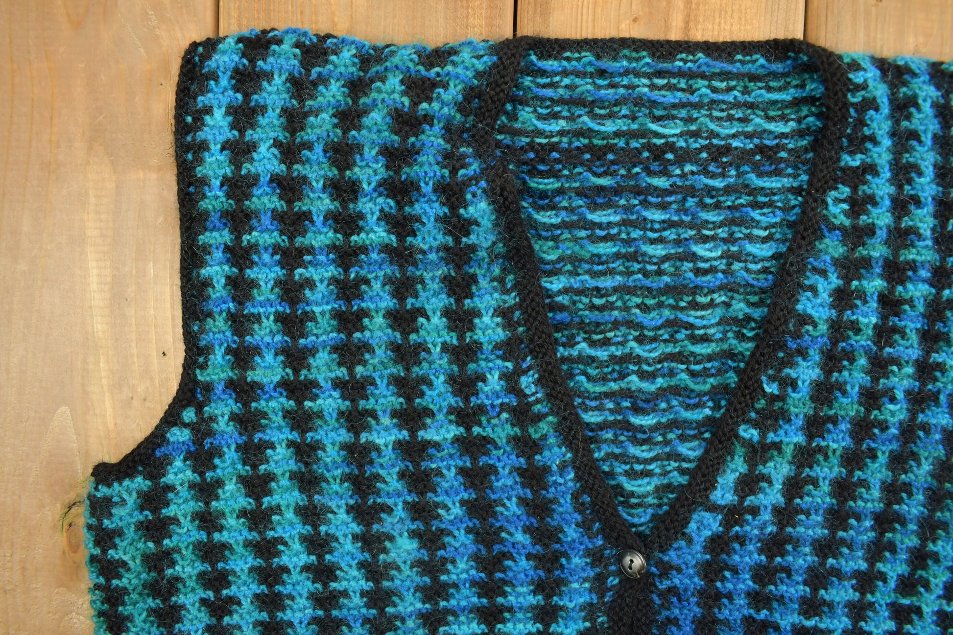 Vintage 1990s Abstract Knit Cardigan Sweater Vest / Cardigan / Vintage Vest / Pattern Sweater / Outdoor / Button Up / V Neck