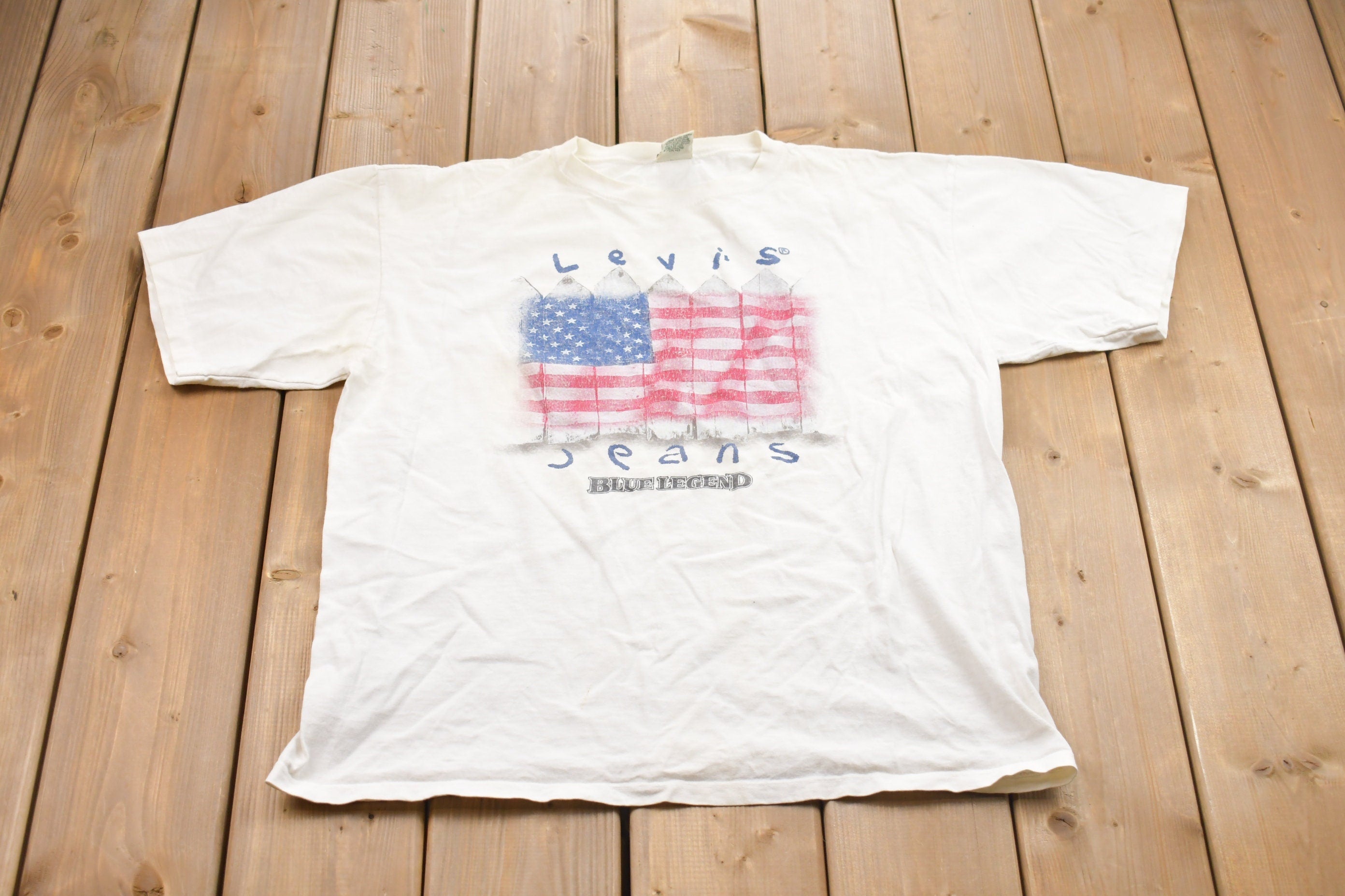 Vintage 1990s Levi's American Flag Graphic T-Shirt