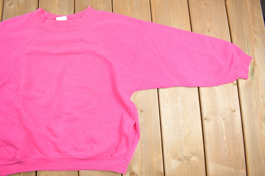 Vintage 1980s Blank Hot Pink Crewneck Sweatshirt / Raglan / 80s Crewneck / Essential / Streetwear / 90s Blank / With Pockets