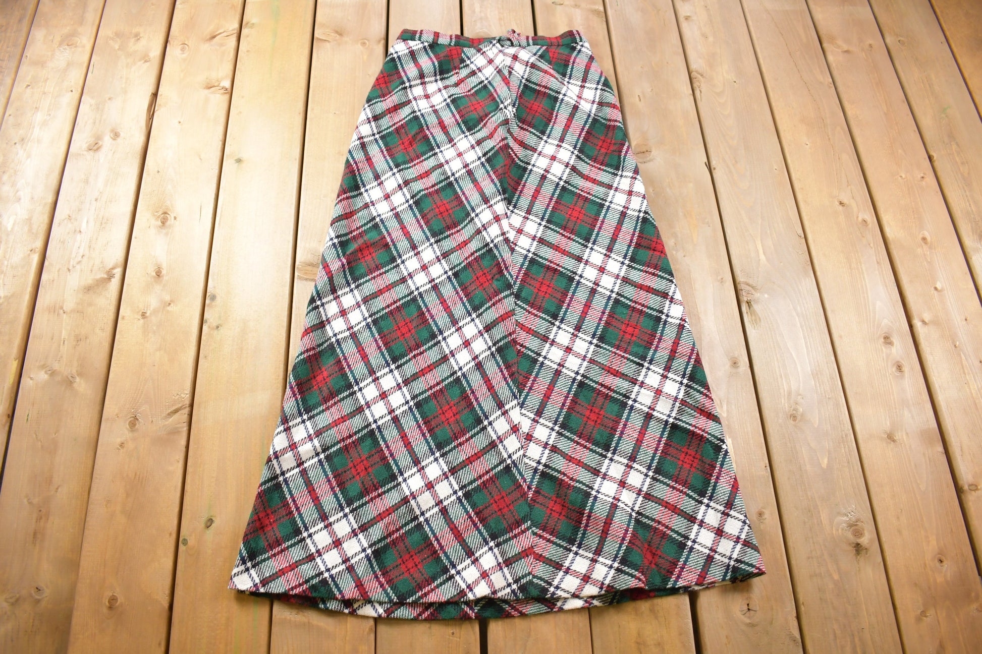 Vintage 1990s Argyle Skirt Size 30 x 40 / True Vintage / Vintage Skirt / Retro Style / Casual Skirt / Formal Skirt