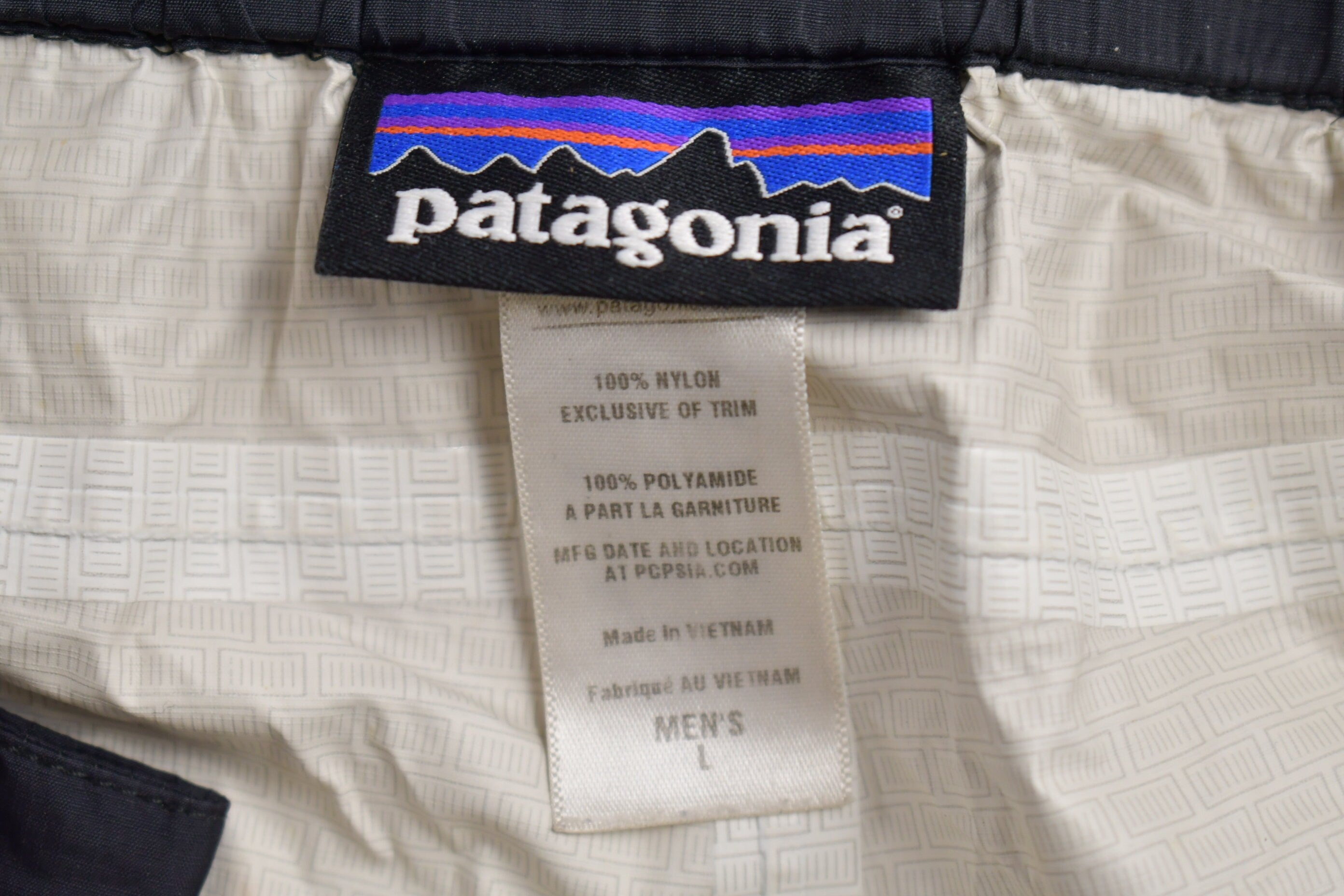 Vintage 1990s Patagonia Black Snow Pants Size 34 x 30 / Hard Shell / American Vintage / Streetwear / Tech Wear