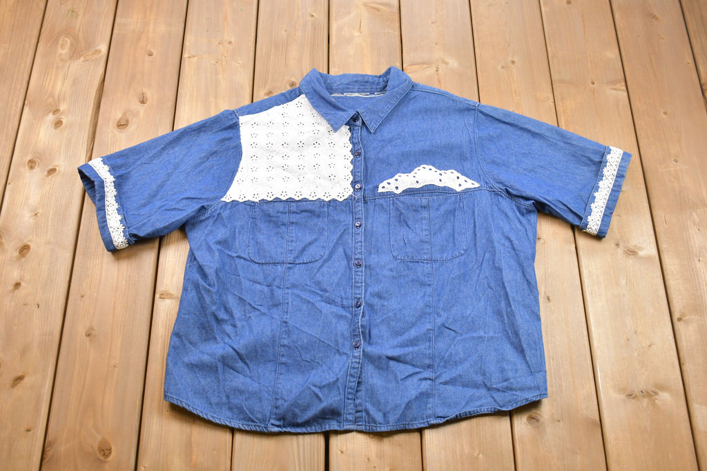 Vintage 1990s Denim Lace Button Up Short Sleeve Shirt / 1990s Button Up / Vintage Flannel / Casual Wear / Workwear / Pattern Button Up