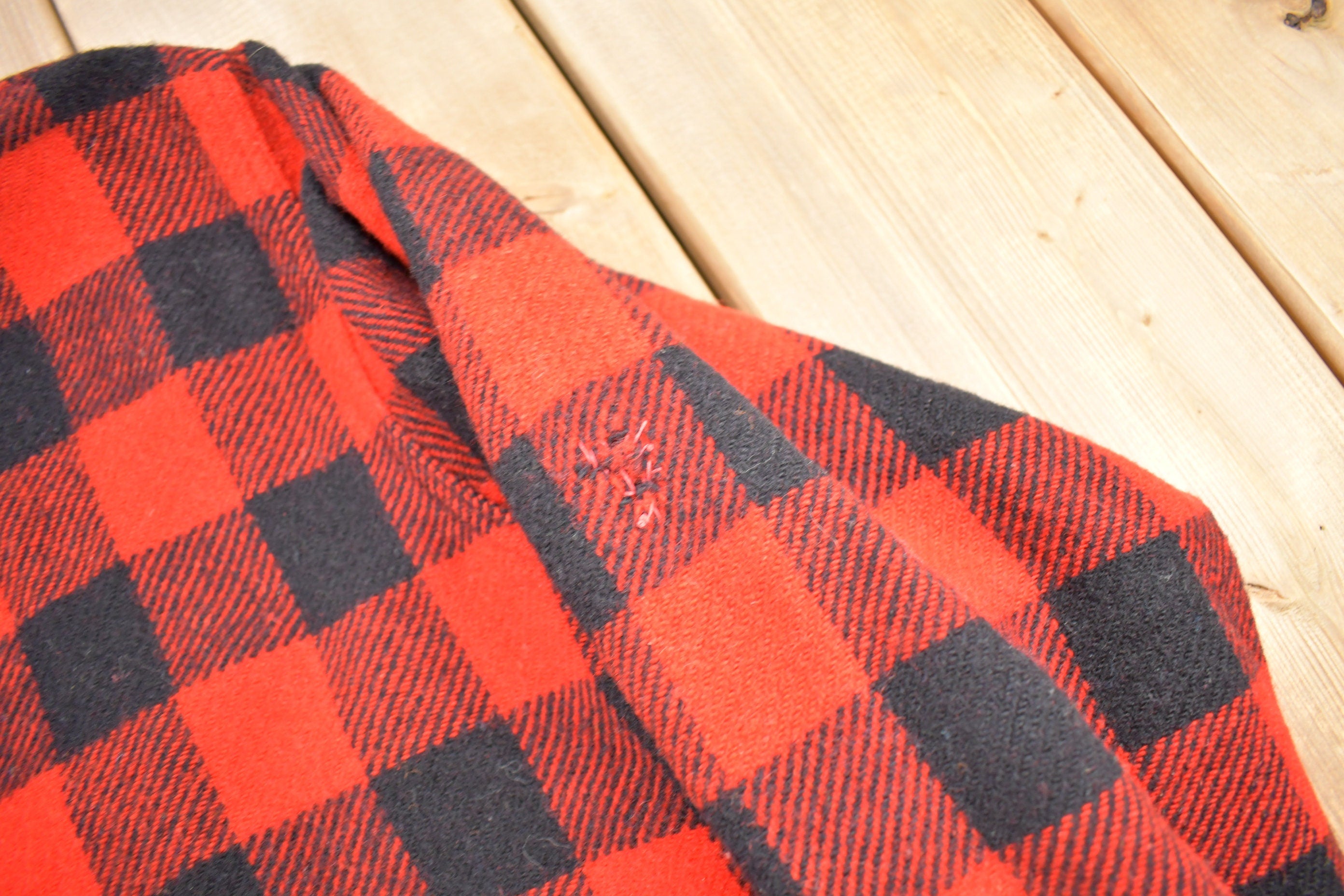 Vintage 1950s Winter King Buffalo Plaid Wool Button Up Shirt