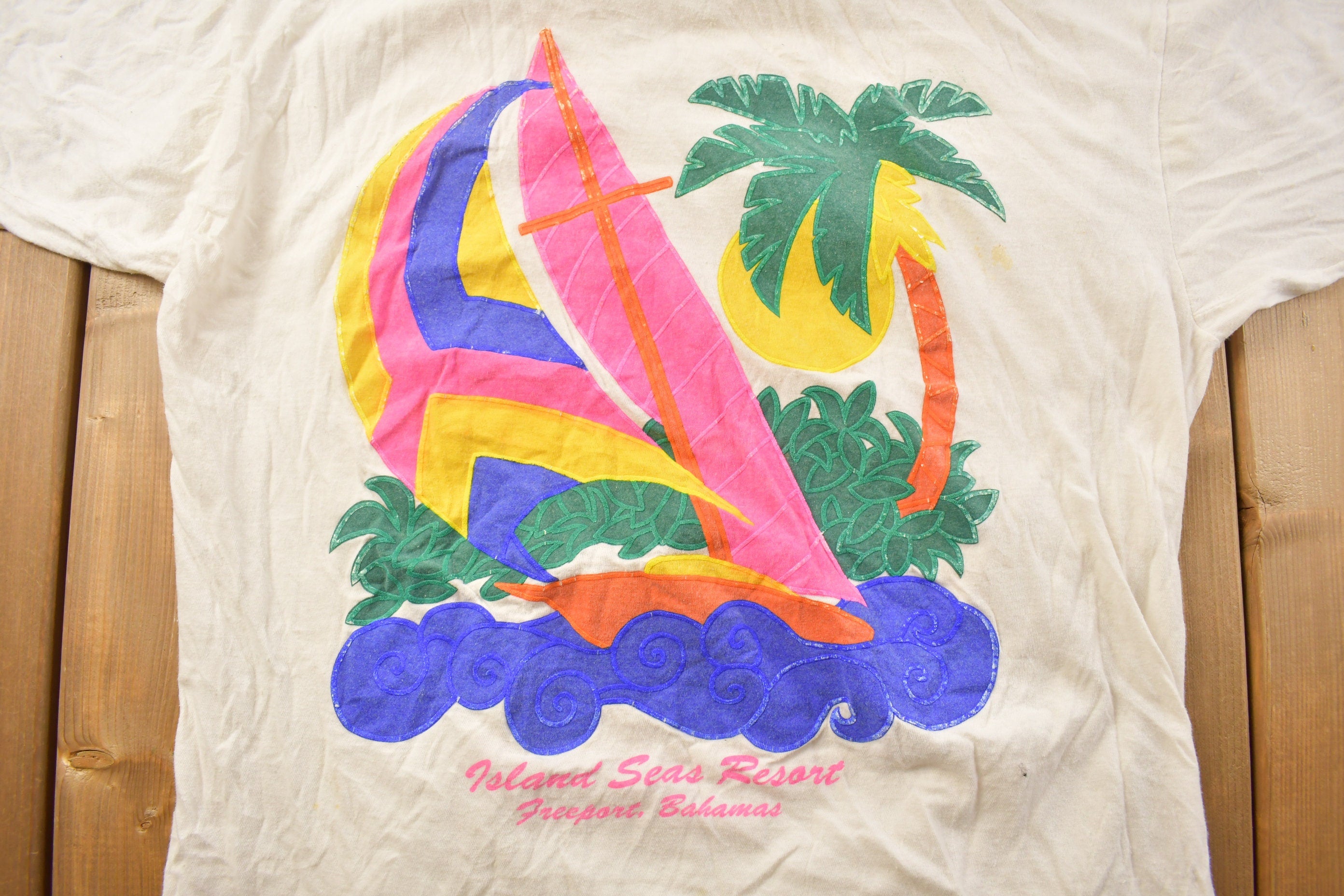 Vintage 1990s Island Sea's Resort Bahamas T-Shirt