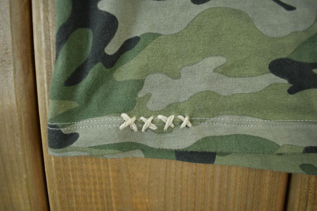 Vintage 1990s Vigoss Studio Women's Crown Graphic Camo Tank Top