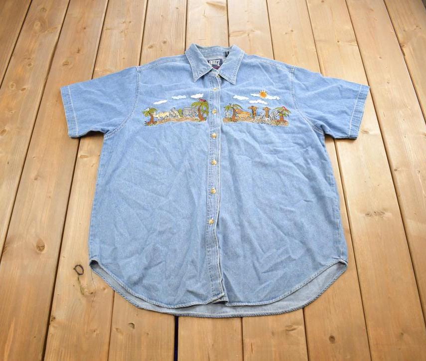 Vintage 1990s Jungle Embroidered Womens Short Sleeve Button Up Shirt