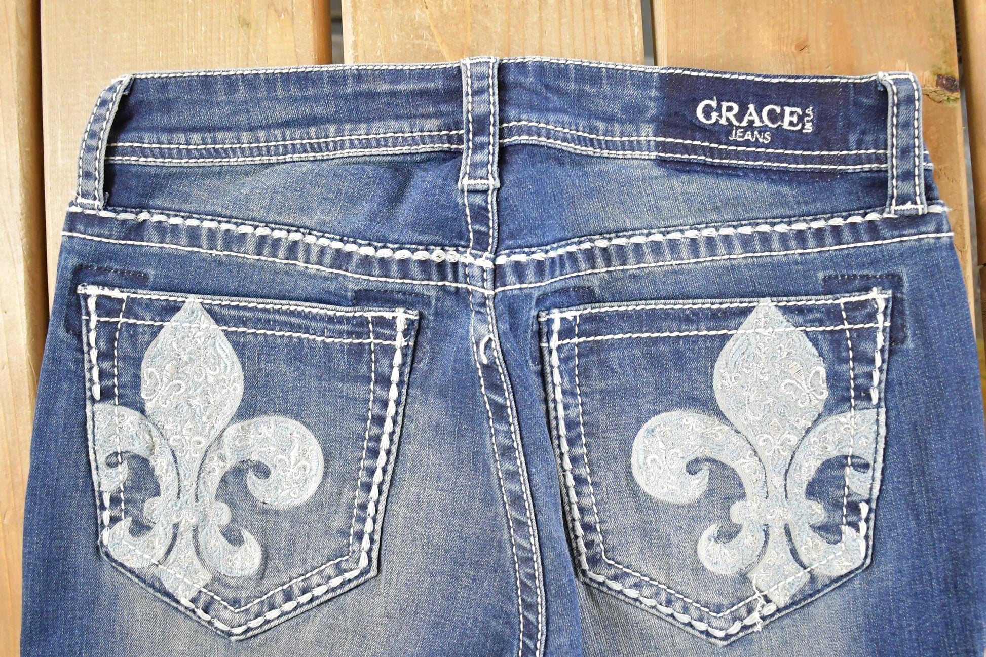 Vintage Deadstock Y2K Grace In LA Bedazzled Bootcut Low Rise Jeans Women's Size 26 x 32