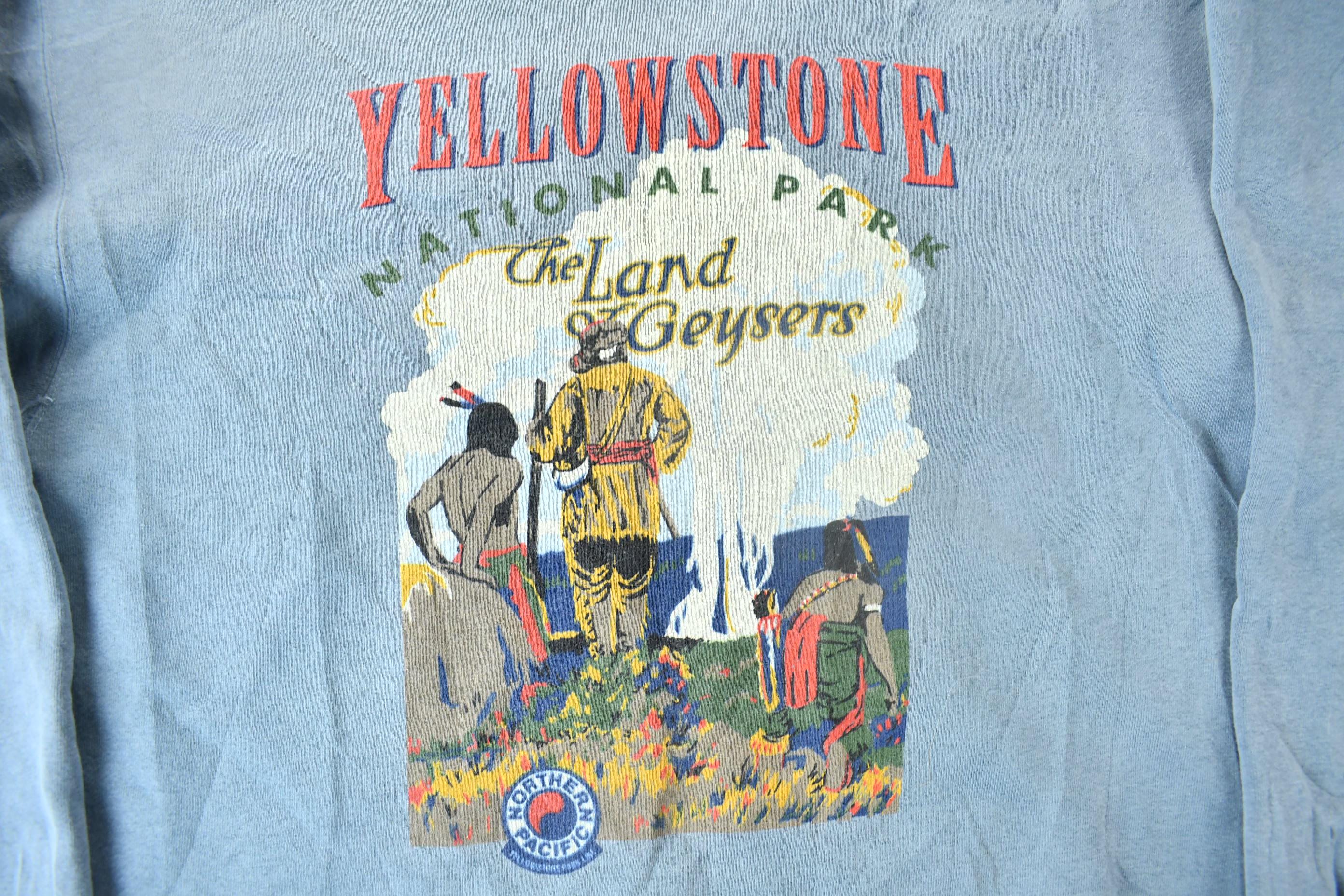 Vintage 1990s Yellowstone National Park The Land Geysers Crewneck