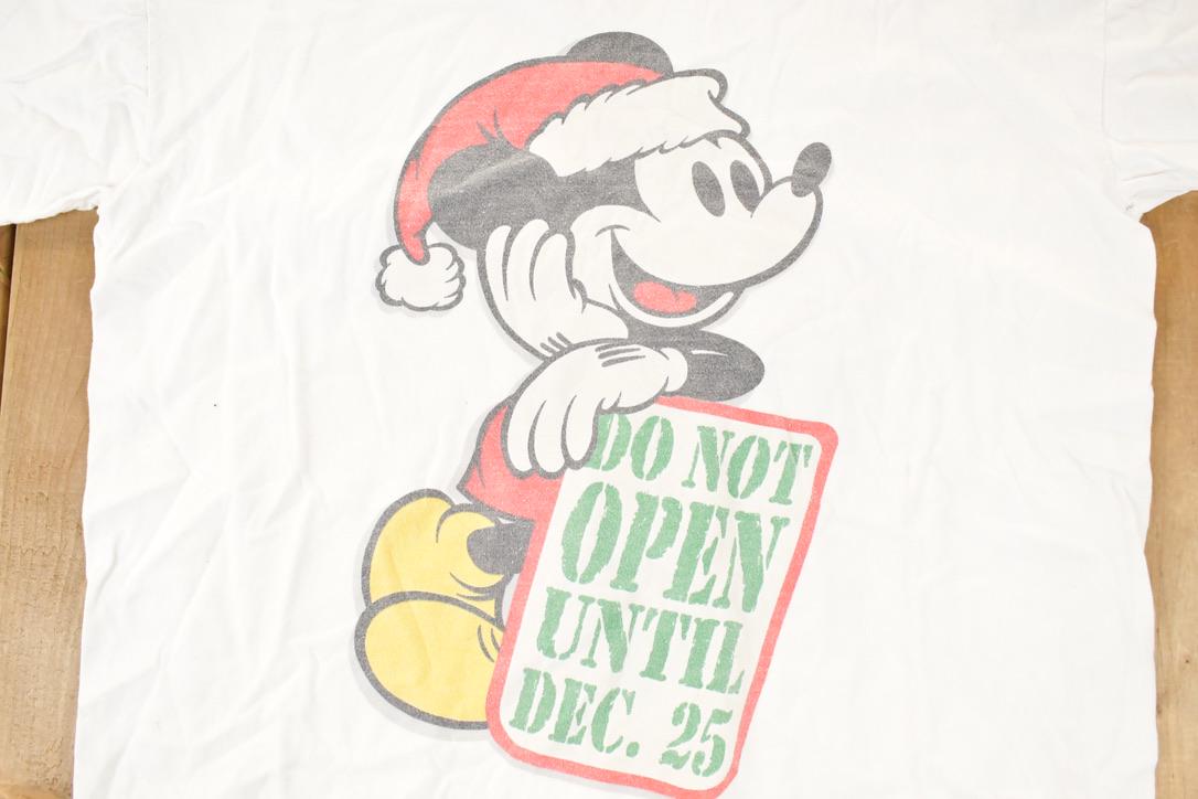 Vintage 1990s Mickey Mouse Christmas Disney Crewneck T Shirt Men's L