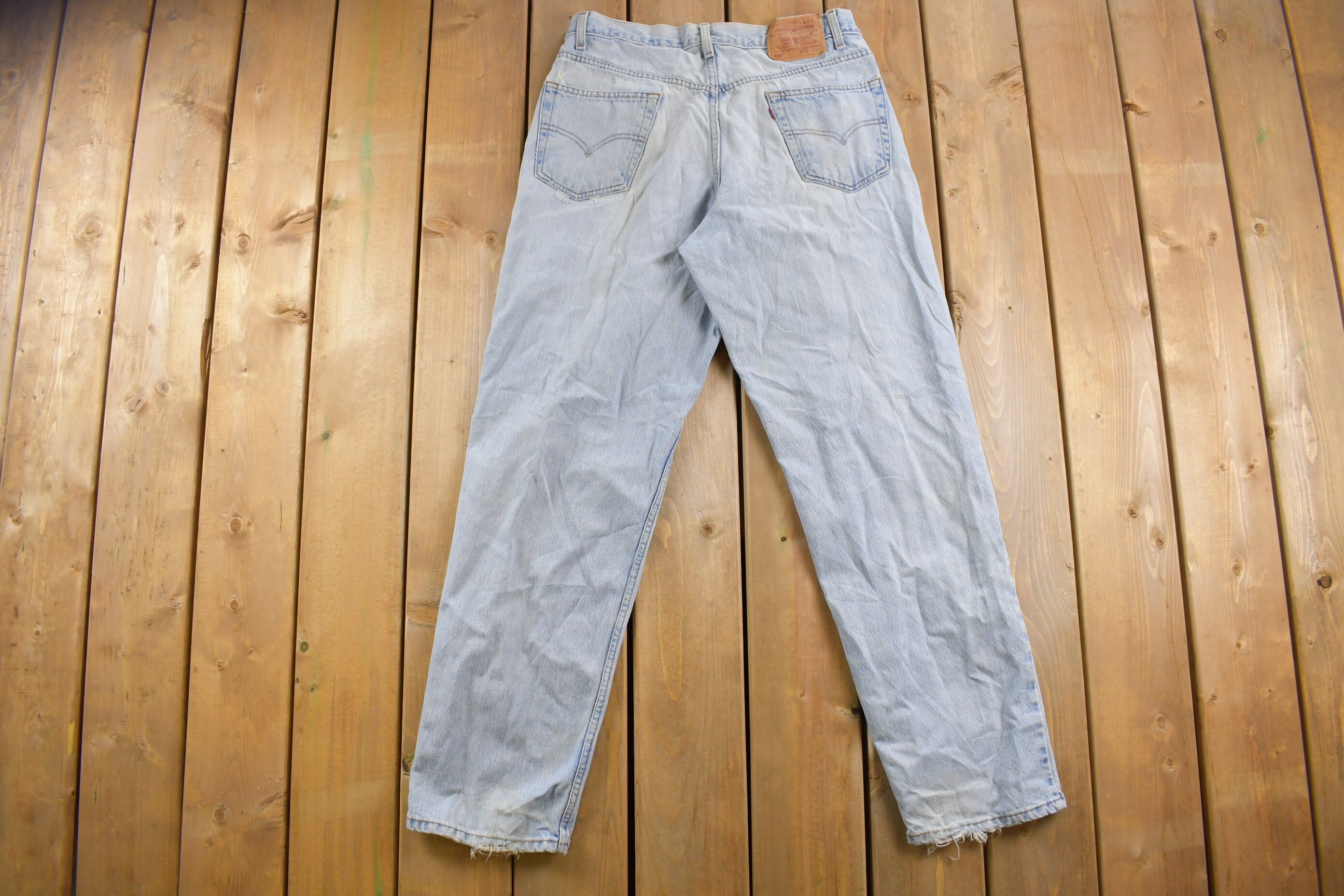 Vintage 1990s Levi's 550 Red Tab Ripped Denim Jeans Size 32 x 31