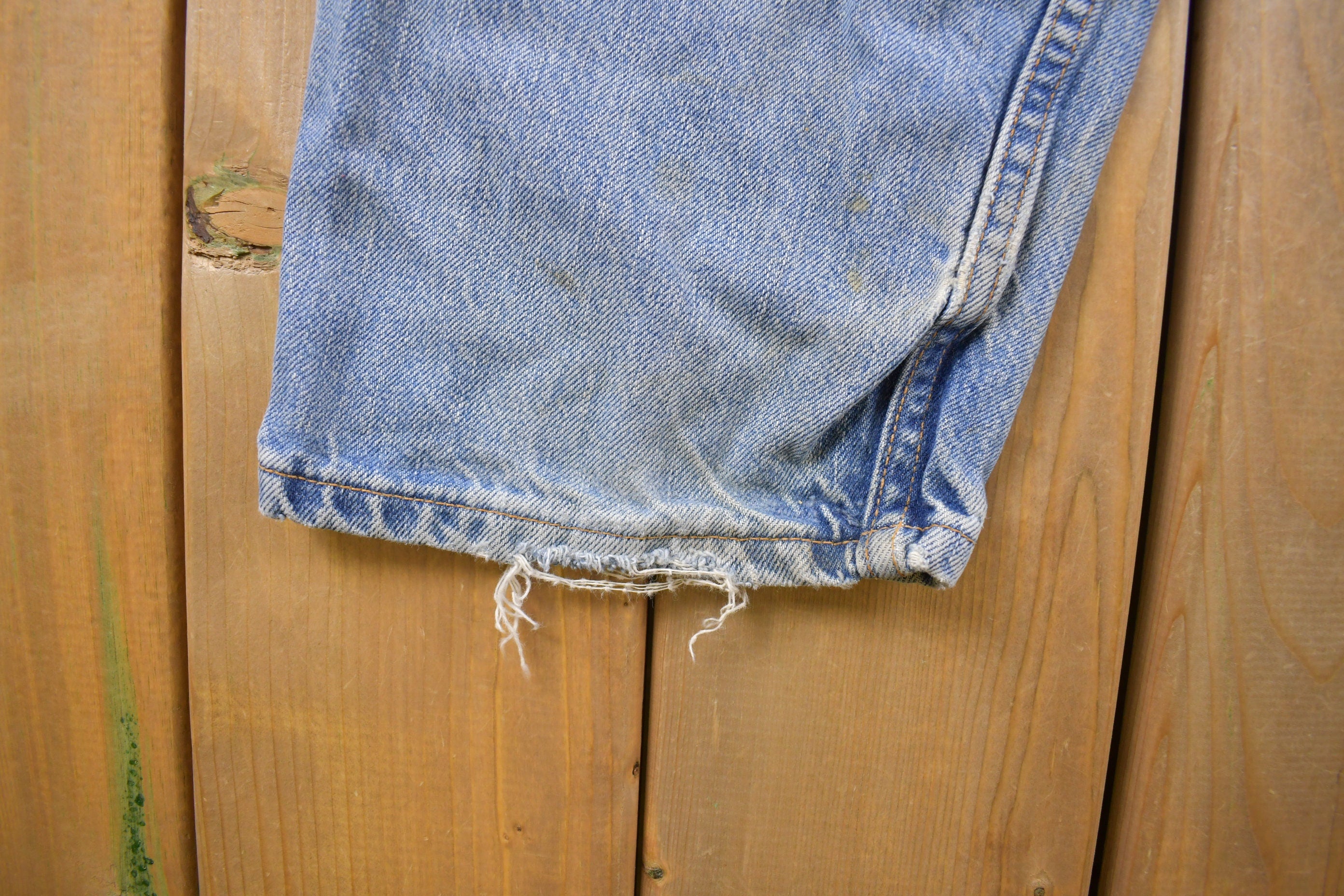 Vintage 1990s Levi's 550 Red Blank Tab Denim Jeans Size 32 x 29
