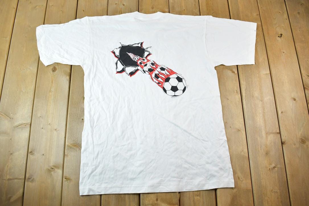 Vintage 1996 Euro Croatia Soccer Souvenir Single Stitch Graphic Print T-Shirt Made In USA
