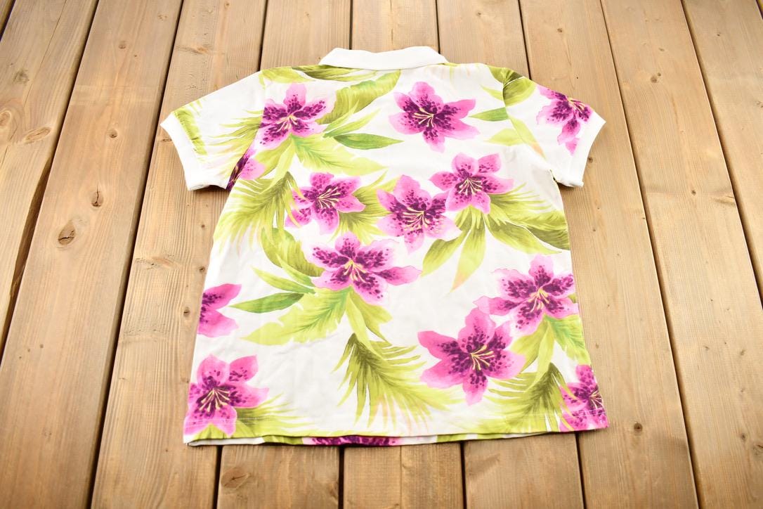 Vintage 2000s Women's White Stag Tropical Floral Pattern Polo Shirt