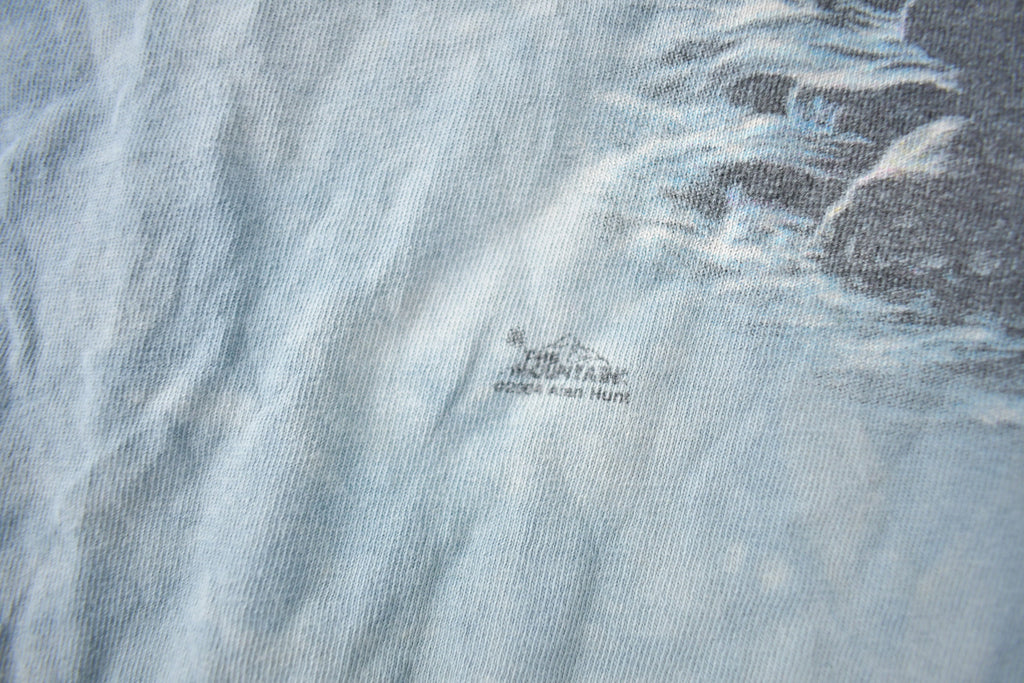 Vintage 2004 White Tiger Theme The Mountains Graphic T-Shirt