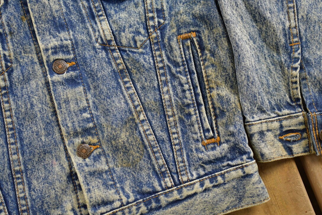 Vintage 1980s Levis Trucker Jacket / Jean Jacket / Denim Jacket / Vintage Denim / Streetwear / Fall Jacket / 80s Levi's denim