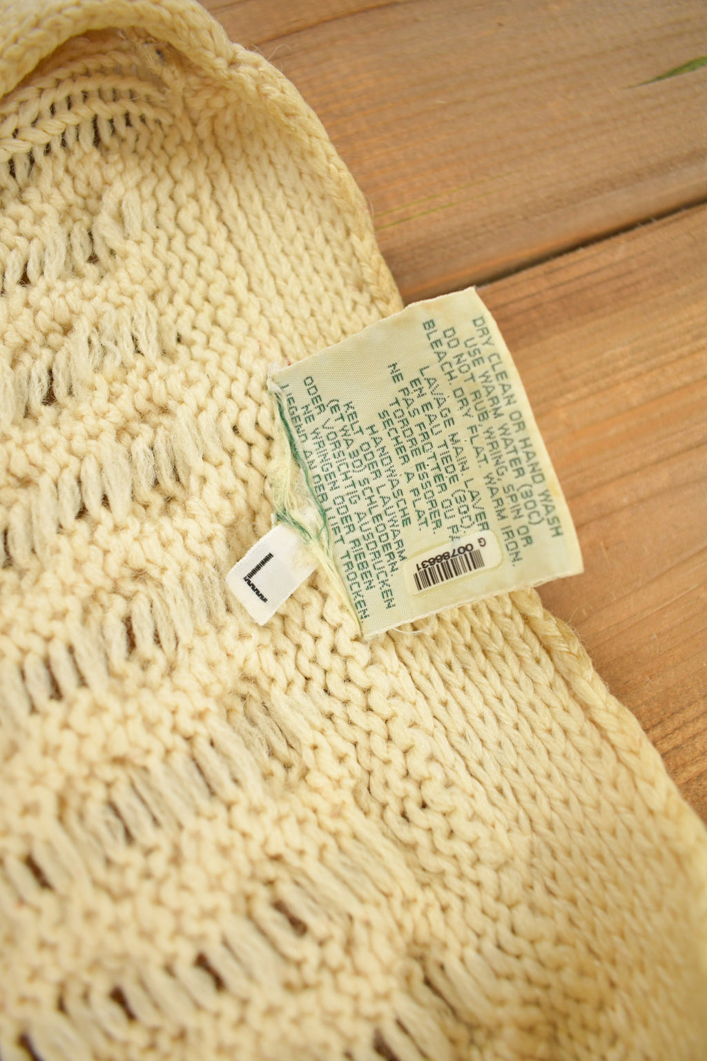 Vintage 1980s Carraig Donn 100% Pure New Wool Cable Knit Sweater