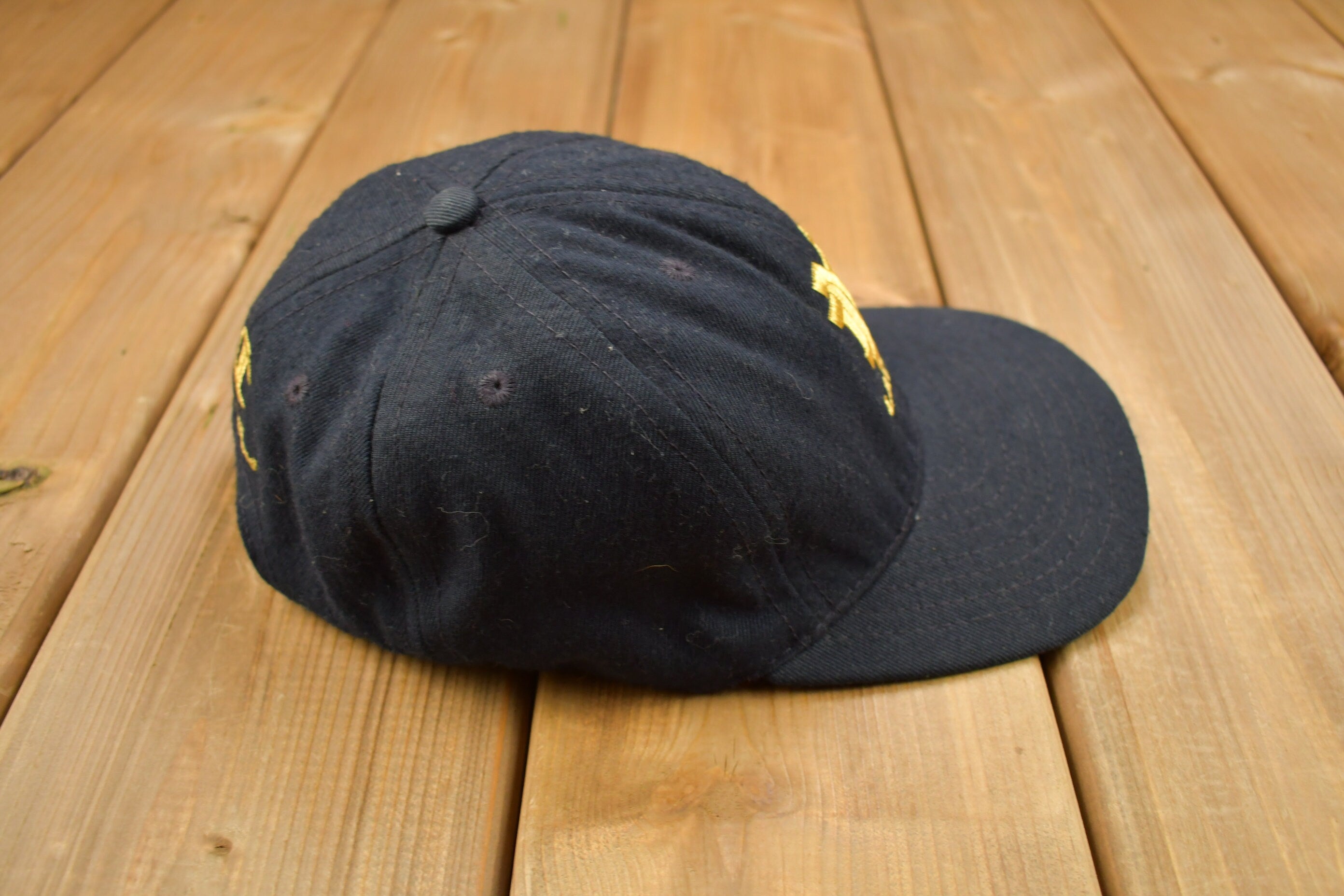 Vintage 1990s University Of Notre Dame Lacrosse Collegiate Champion Snap Back Hat