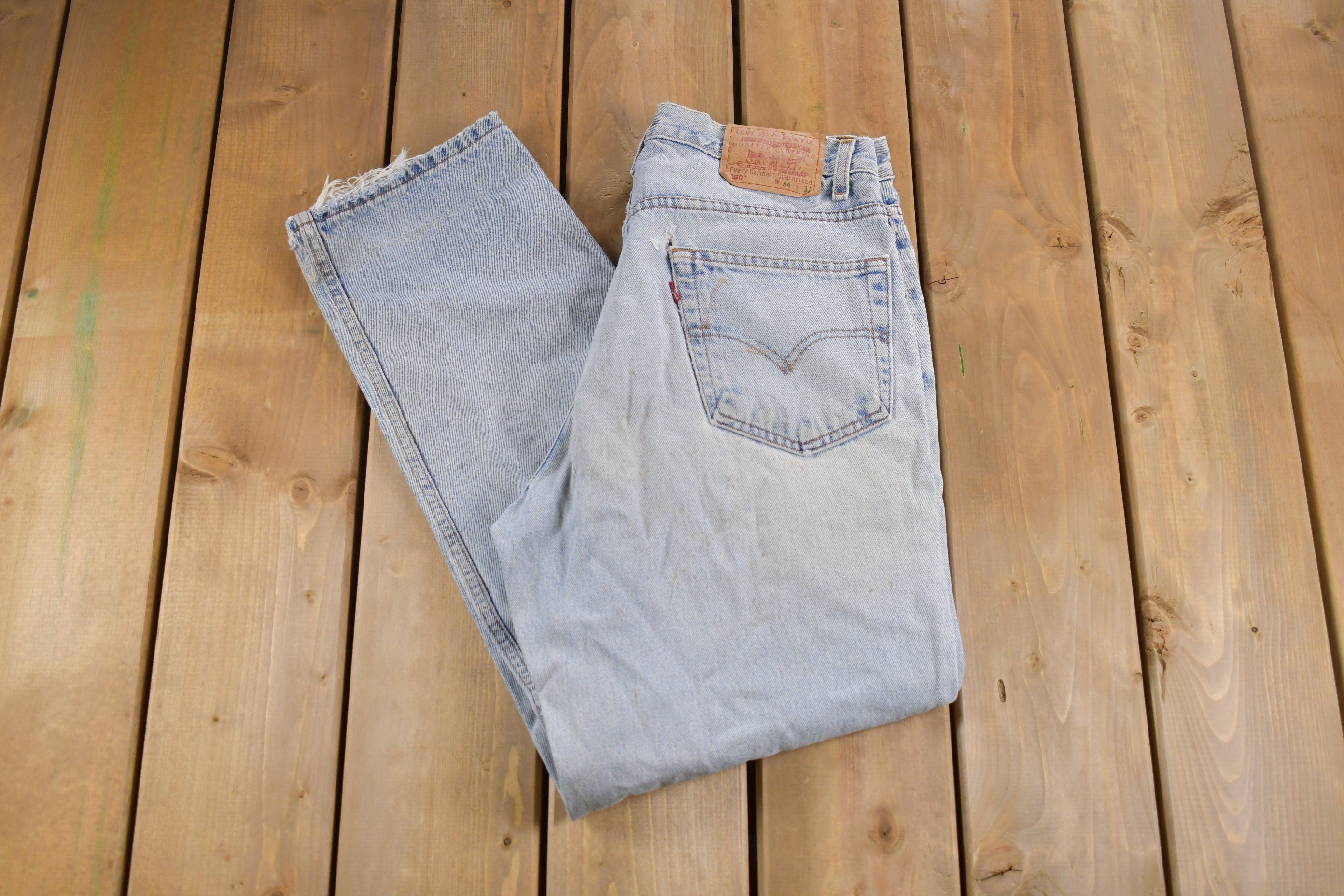 Vintage 1990s Levi's 550 Red Tab Distressed Denim Jeans Size 32 x 31