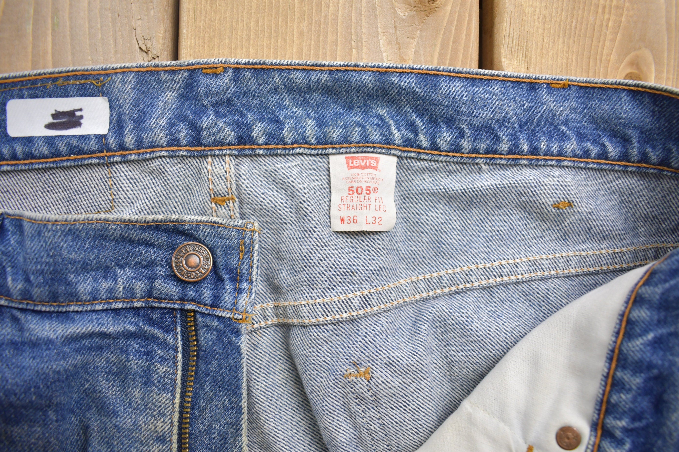 Vintage 1990s Levi's 505 Orange Tab Denim Jeans Size 34 x 24