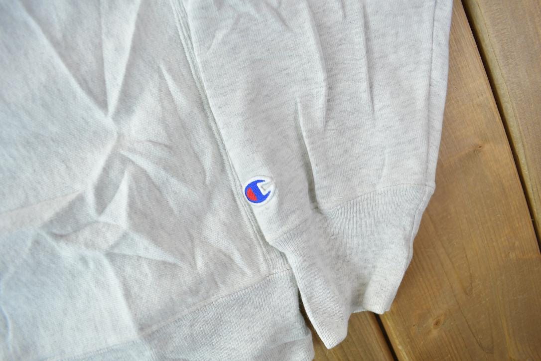 Vintage Y2K Virginia Tech Champion Reverse Weave Sweatshirt / Vintage Champion / Vintage NCAA / Streetwear / Sportswear / Small