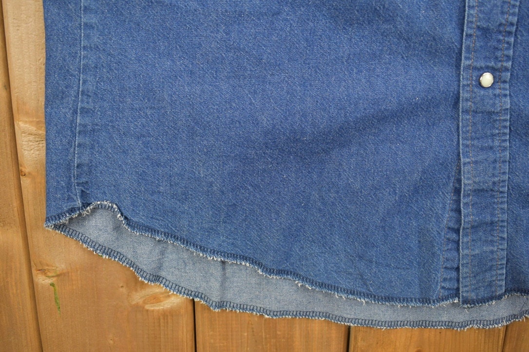 Vintage 1990s Wrangler Western Style Denim Snap Button Shirt