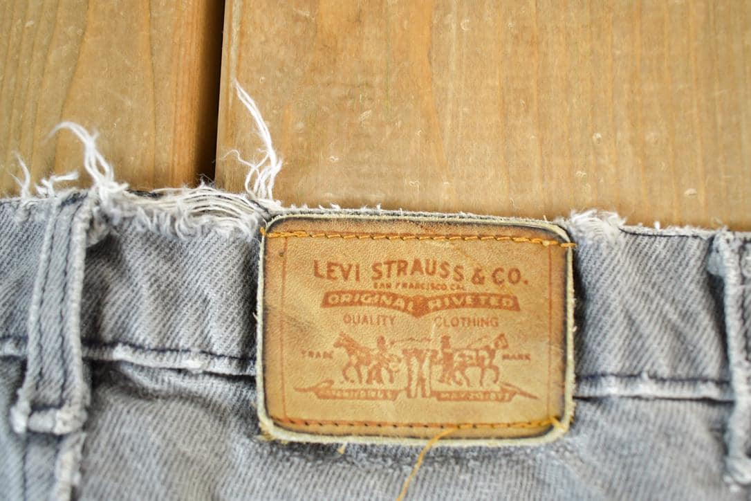 Vintage 1960s Levi Strauss Leather Tab Denim Jeans Size 42 x 32 Made In Canada