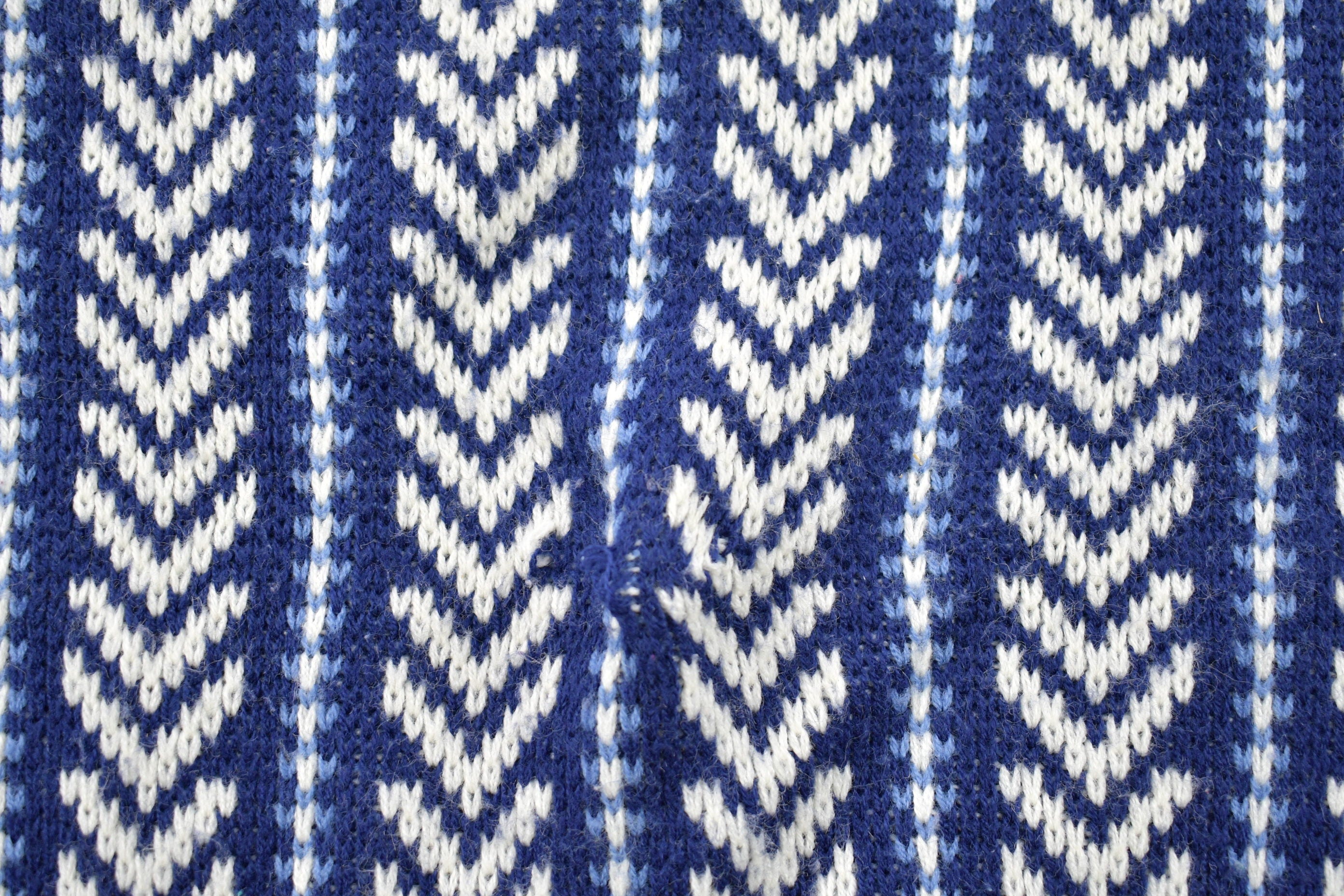 Vintage 1990s Bristol Blues Abstract Print Knitted V-Neck Sweater