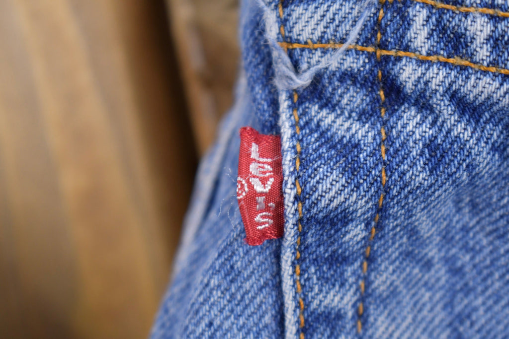 Vintage 1990s Levi's 550 Red Tab Jeans Size 27 x 26.5 / Mid Wash / Levis / Streetwear / 90s Denim / Clothing / Student Fit